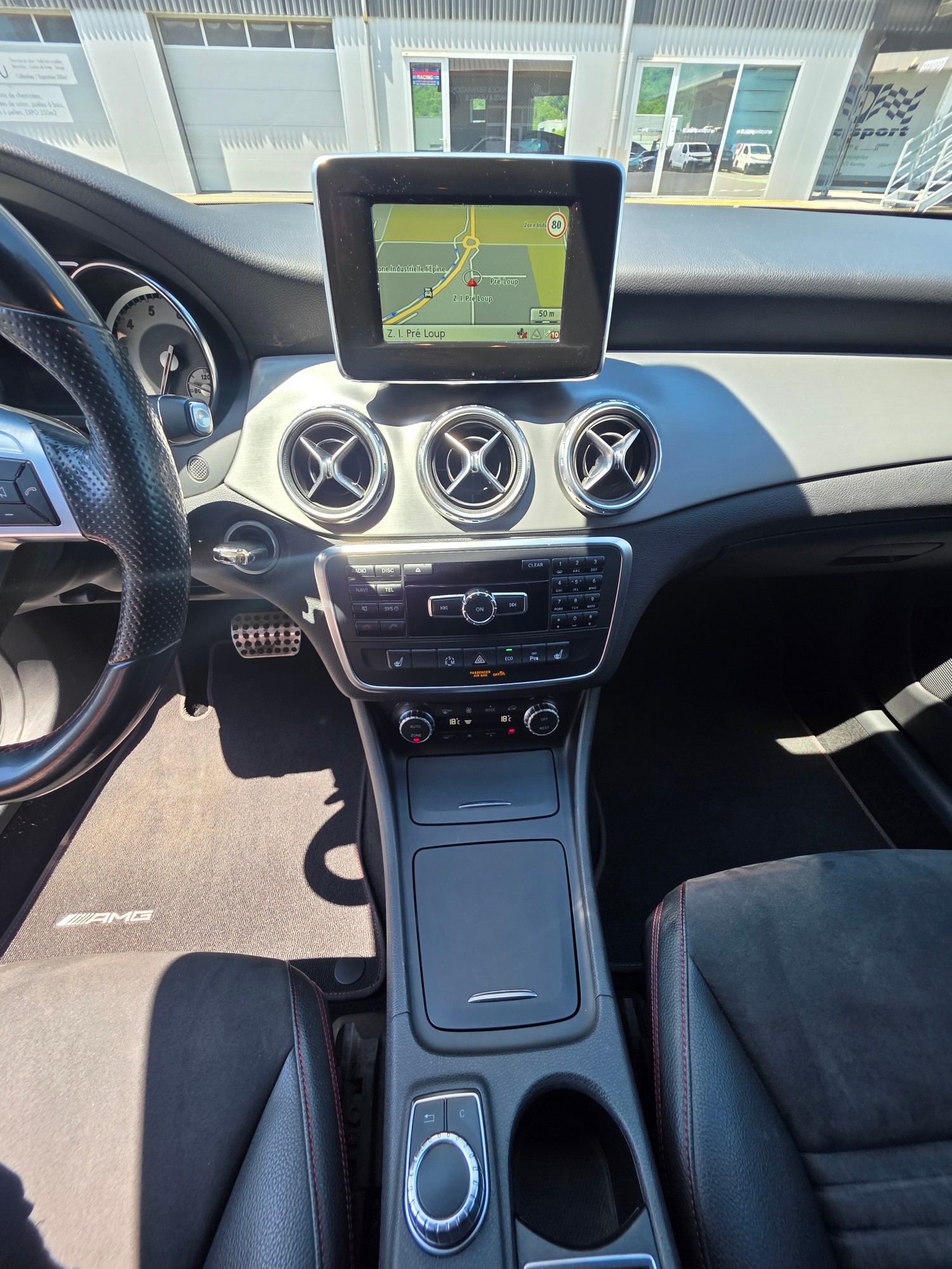 MERCEDES-BENZ GLA 200 Style-image-10