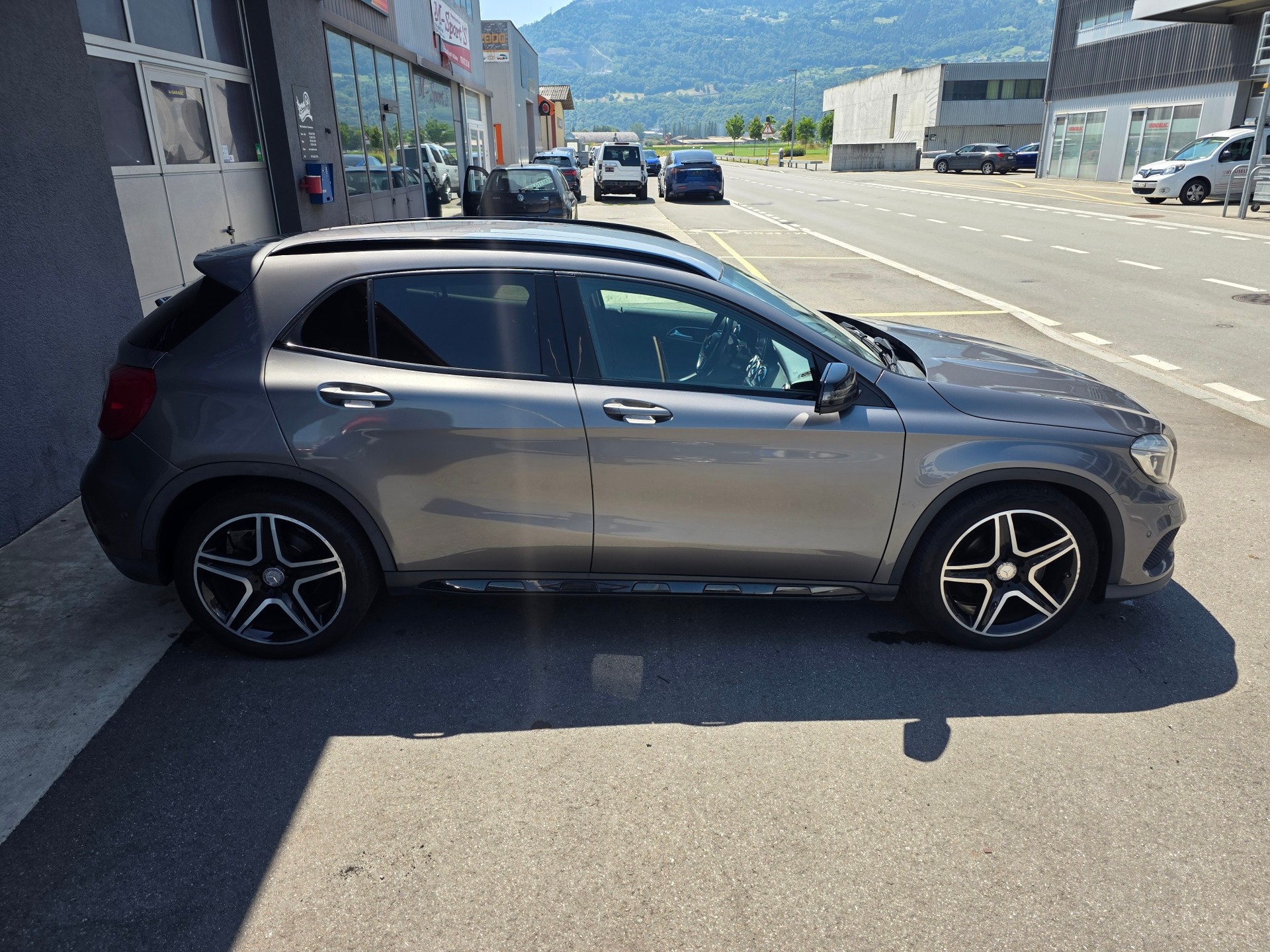 MERCEDES-BENZ GLA 200 Style-image-5