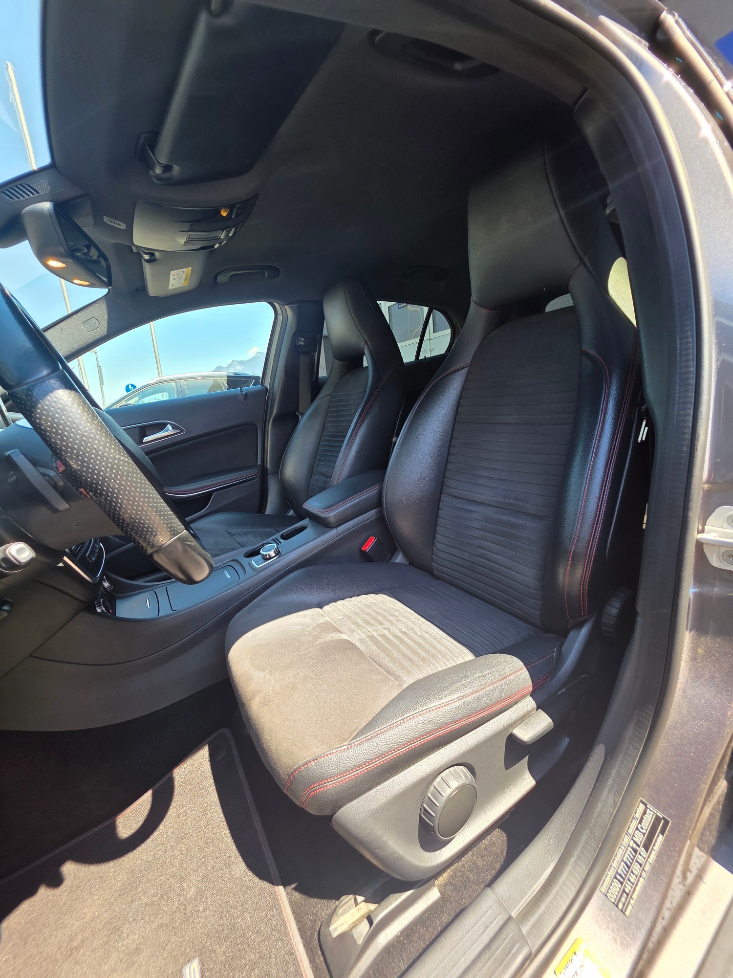 MERCEDES-BENZ GLA 200 Style-image-11