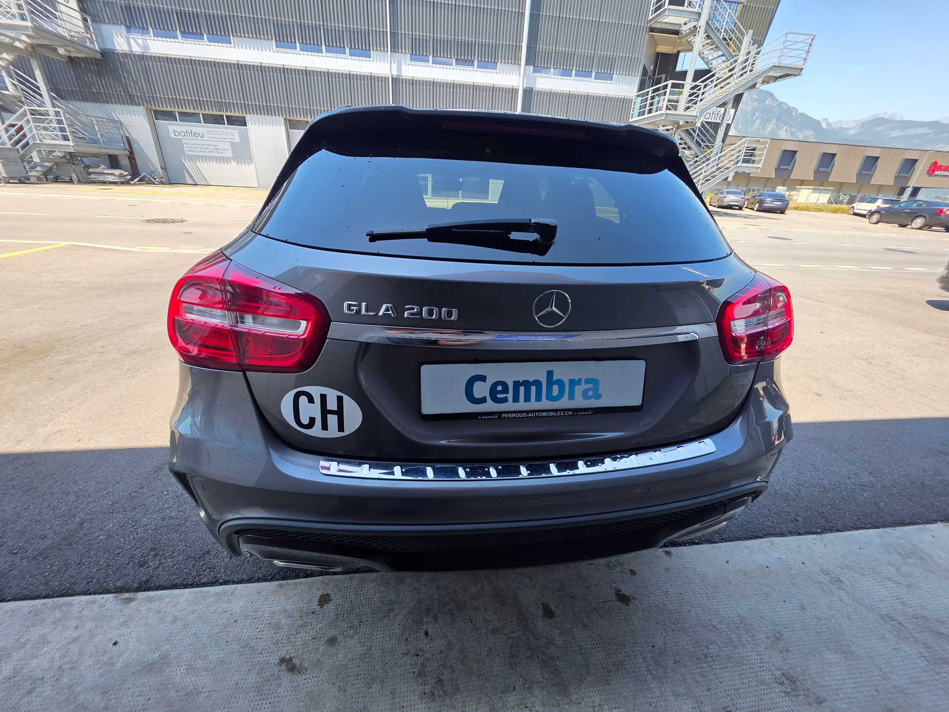 MERCEDES-BENZ GLA 200 Style-image-3