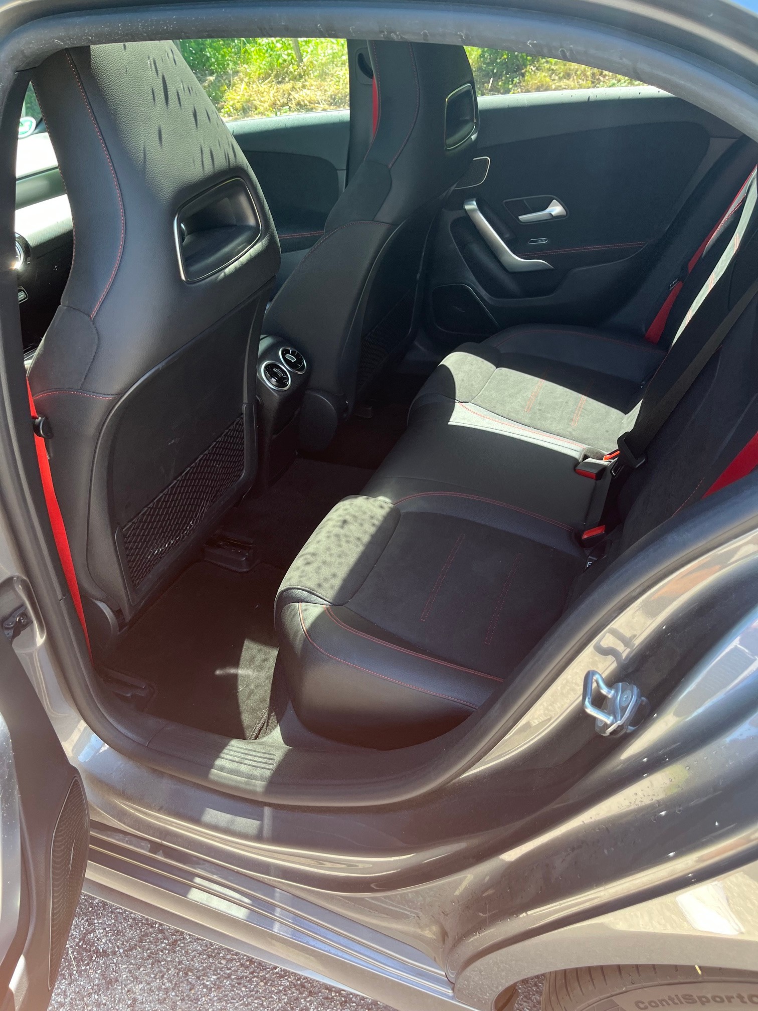 MERCEDES-BENZ A 35 AMG 4matic-image-5