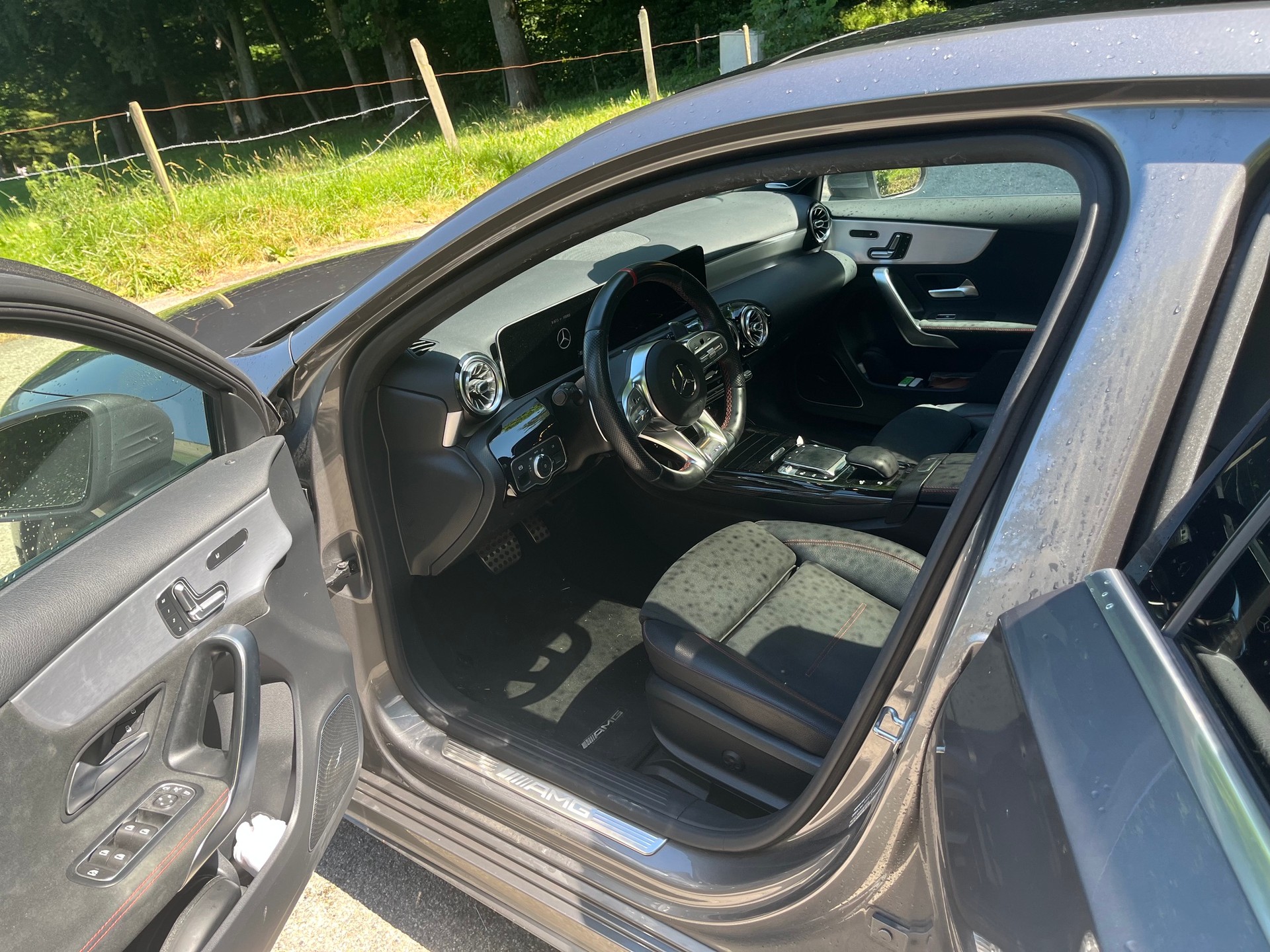 MERCEDES-BENZ A 35 AMG 4matic-image-4