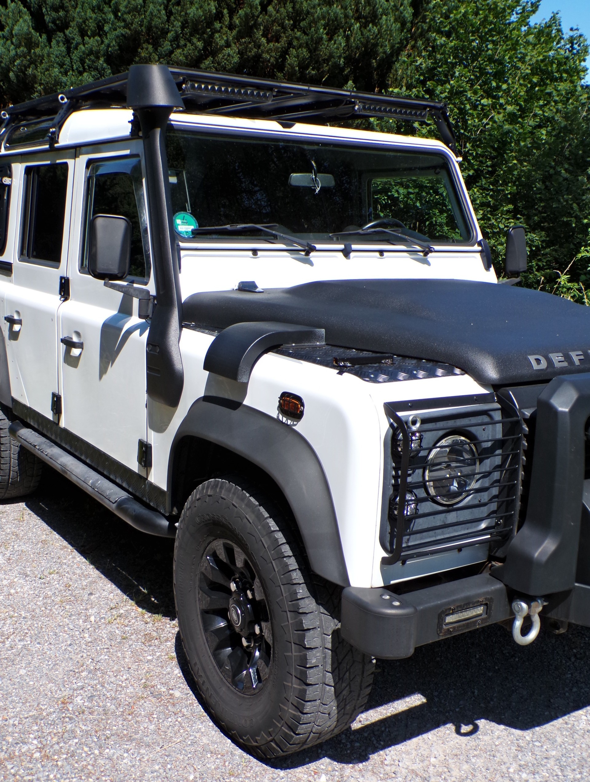 LAND ROVER Defender 110 2.2 TD4 Station Wagon Legend-image-1