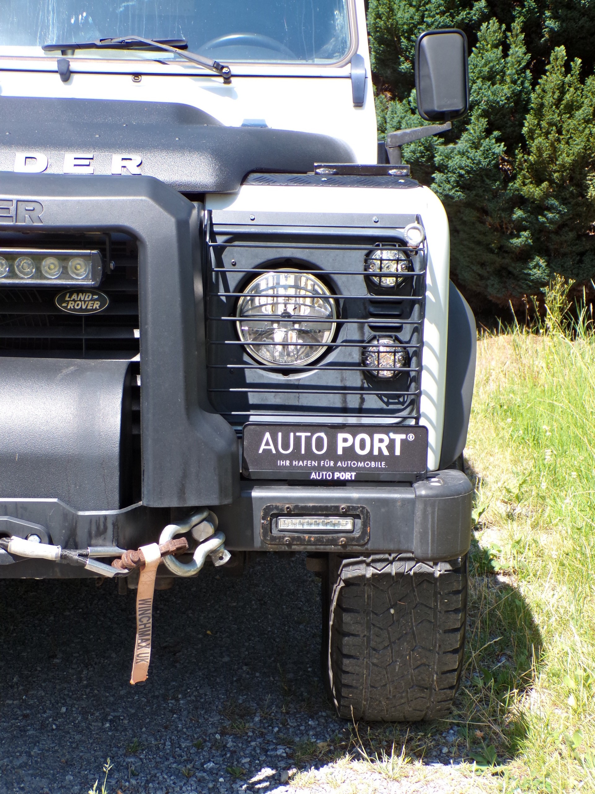LAND ROVER Defender 110 2.2 TD4 Station Wagon Legend-image-3