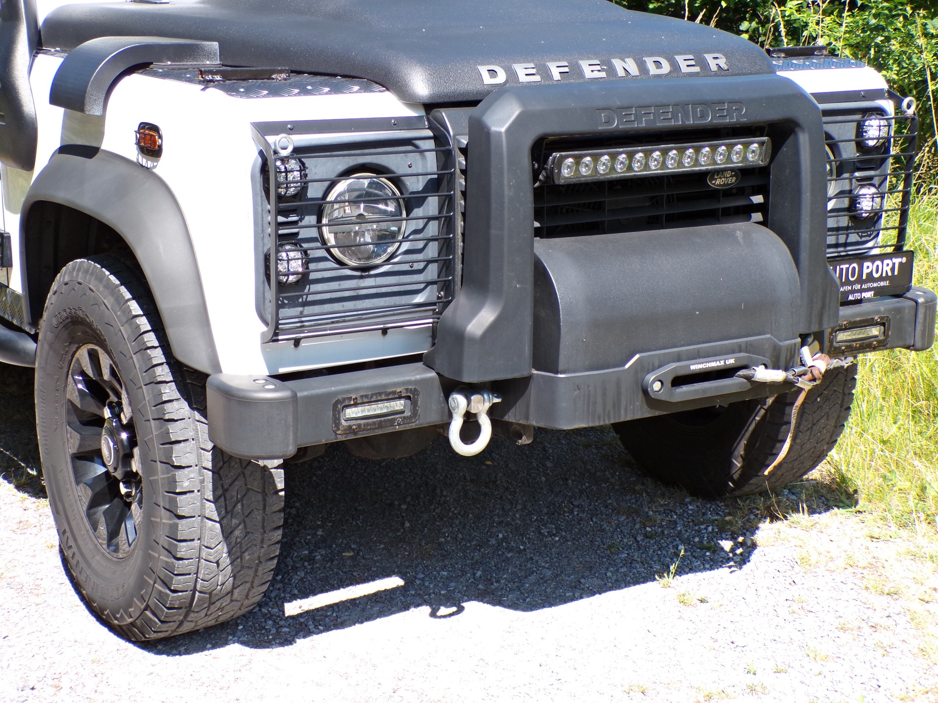 LAND ROVER Defender 110 2.2 TD4 Station Wagon Legend-image-2