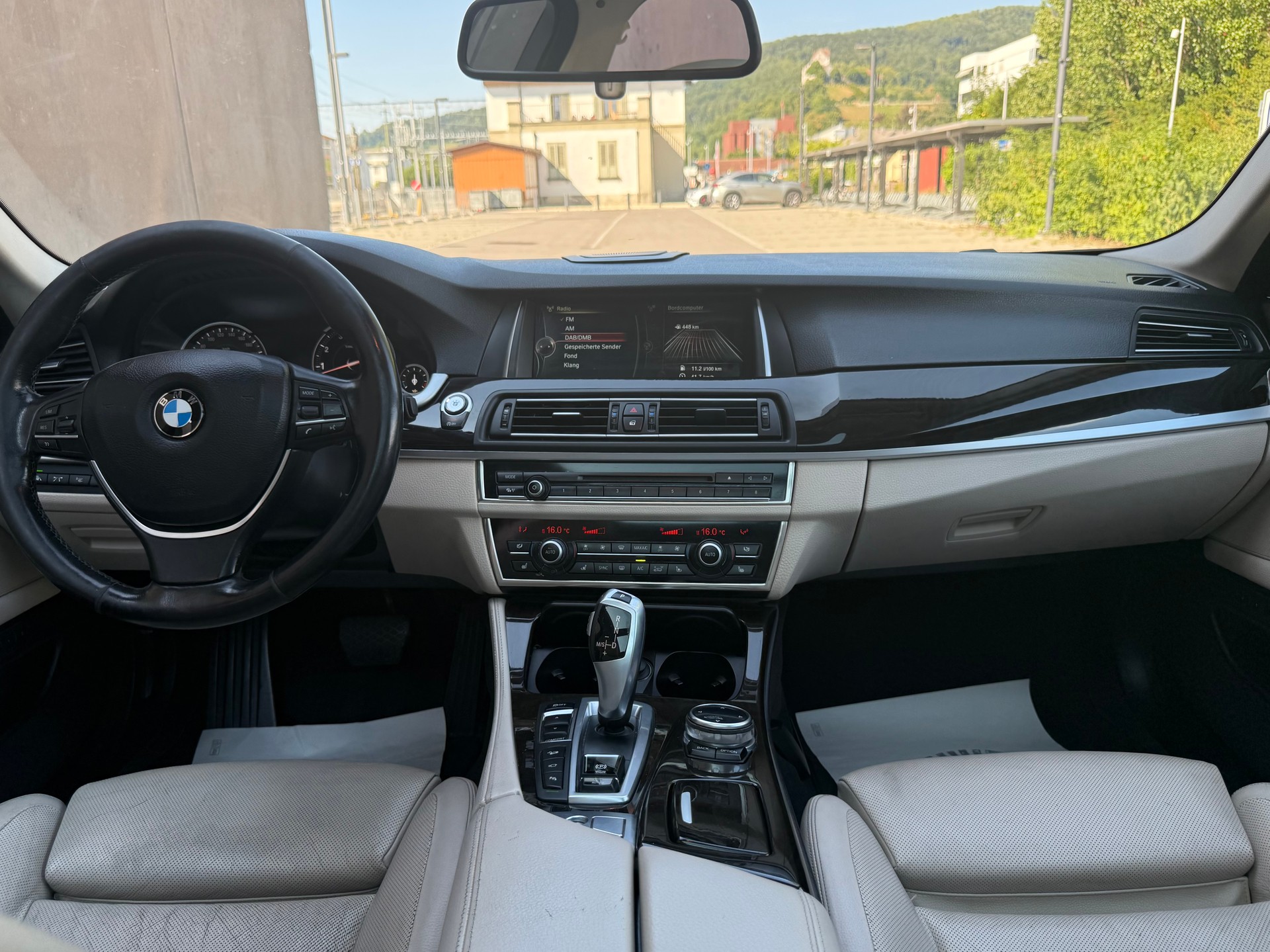 BMW 535i Touring xDrive Luxury Line Steptronic-image-6