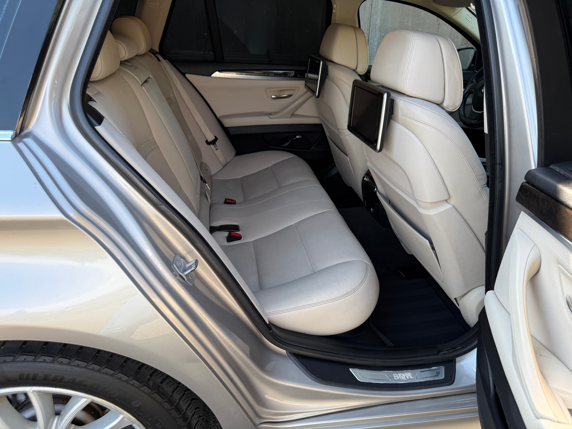BMW 535i Touring xDrive Luxury Line Steptronic-image-13