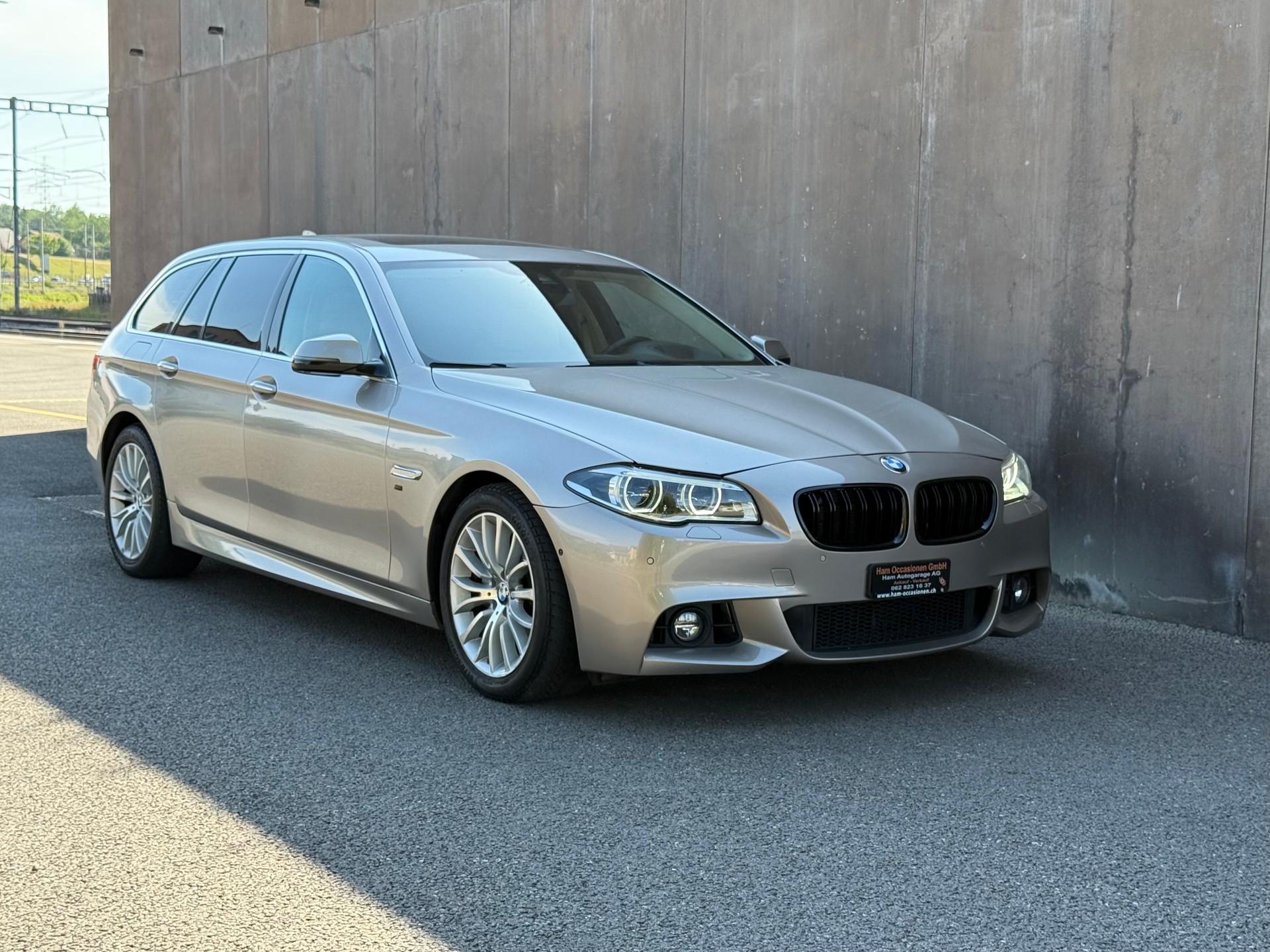 BMW 535i Touring xDrive Luxury Line Steptronic-image-4