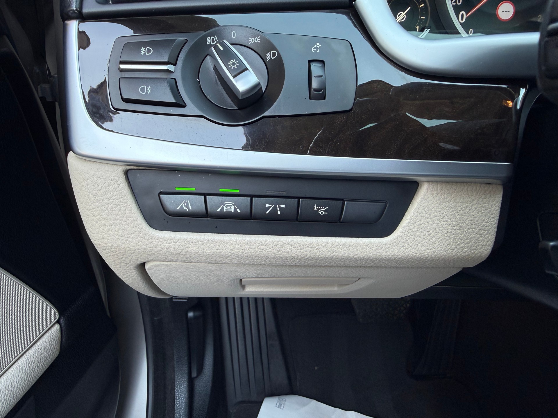 BMW 535i Touring xDrive Luxury Line Steptronic-image-10