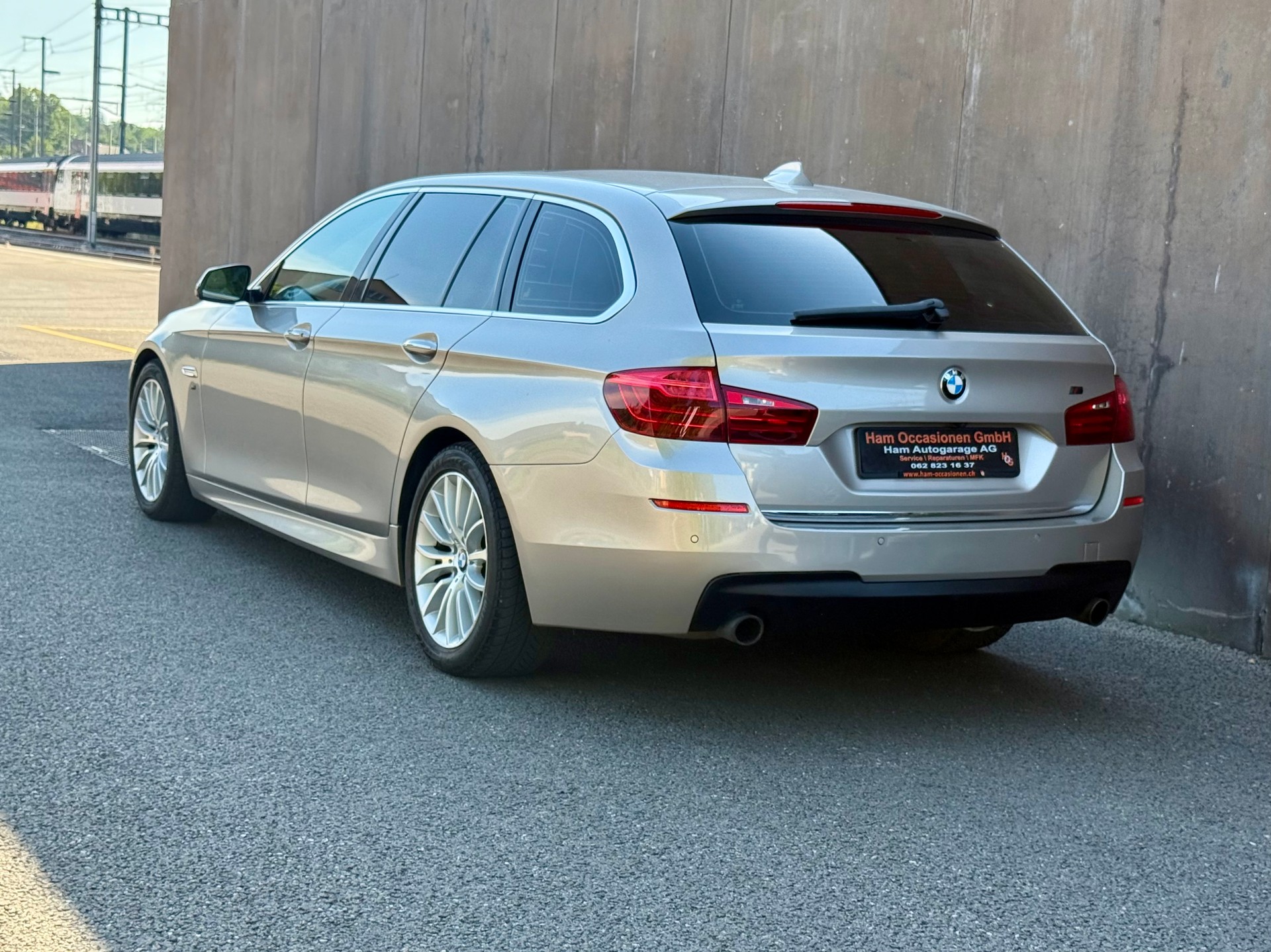 BMW 535i Touring xDrive Luxury Line Steptronic-image-2