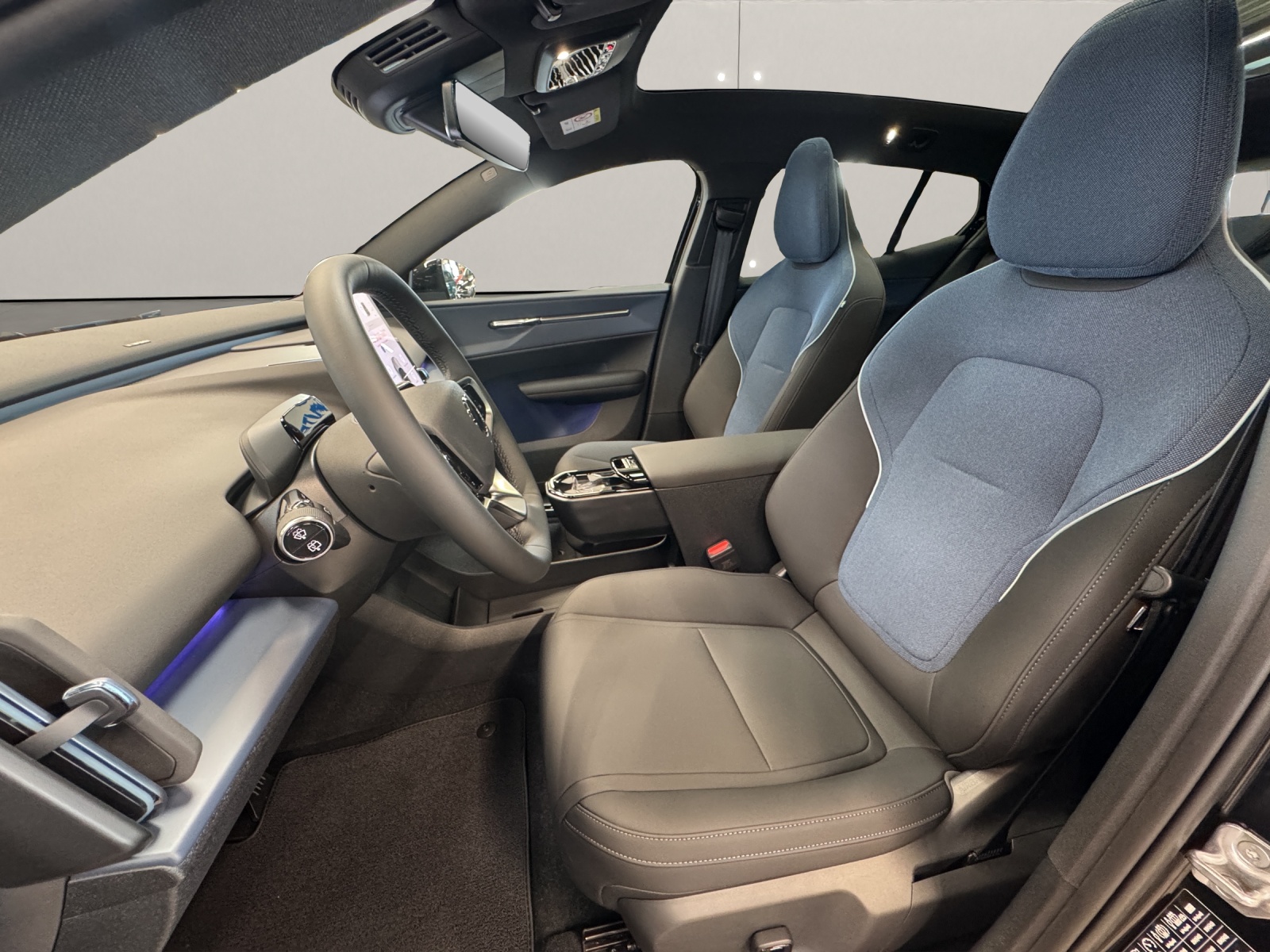 VOLVO EX30 P8 Ultra AWD-image-14