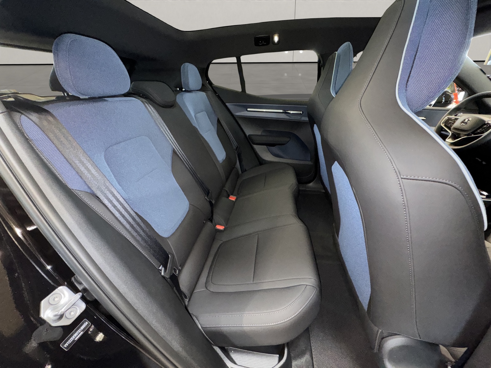 VOLVO EX30 P8 Ultra AWD-image-12