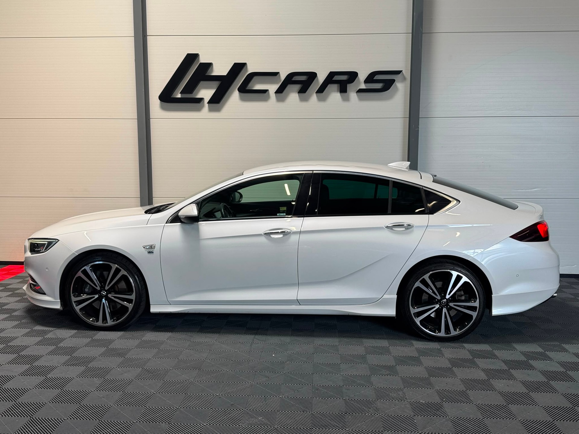 OPEL Insignia Grand Sport 2.0 T Excellence AWD-image-1
