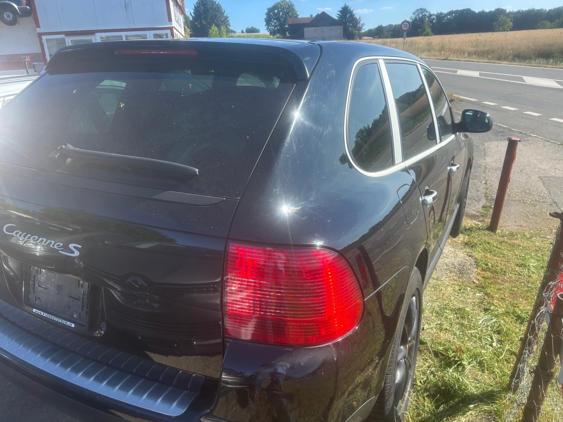 PORSCHE CAYENNE-image-2
