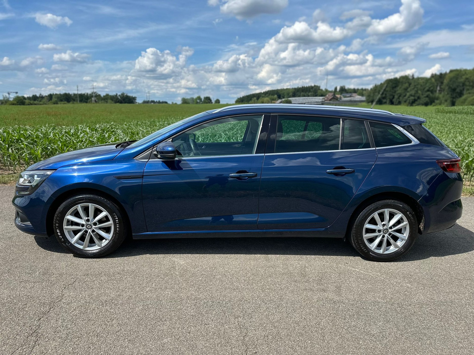 RENAULT Mégane Grandtour 1.2 16V Turbo Bose EDC-image-8