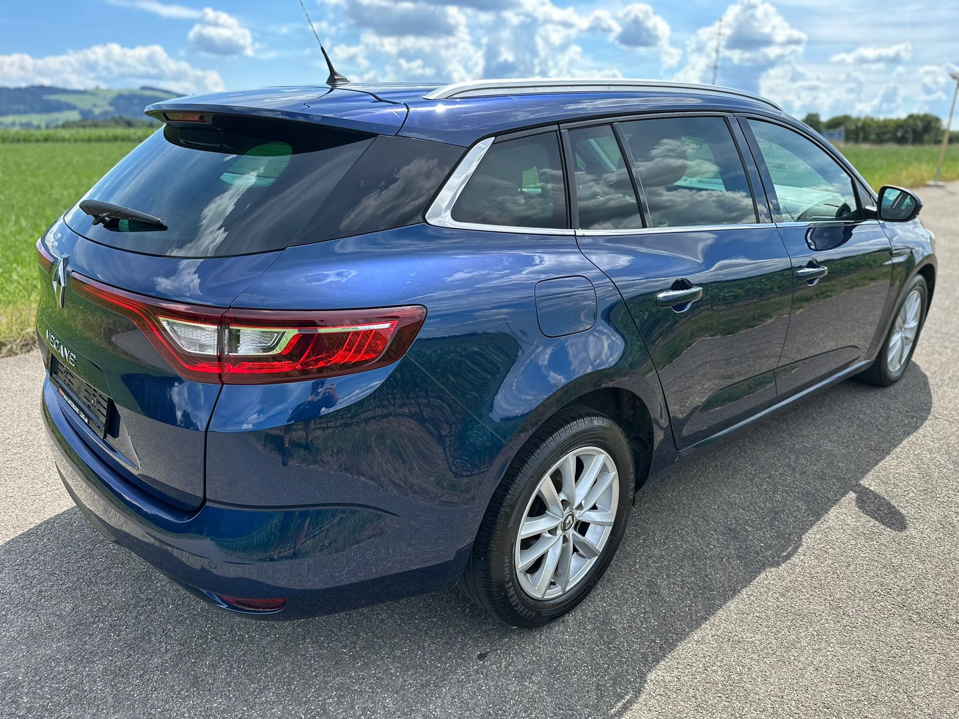 RENAULT Mégane Grandtour 1.2 16V Turbo Bose EDC-image-5