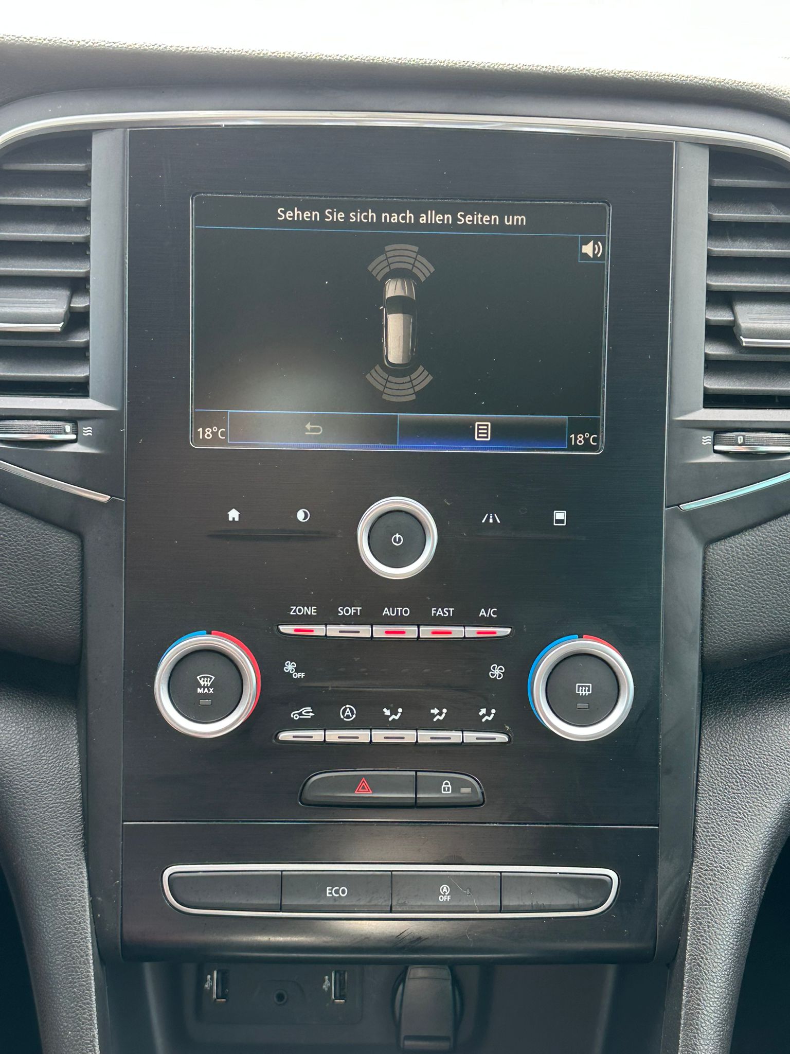 RENAULT Mégane Grandtour 1.2 16V Turbo Bose EDC-image-19