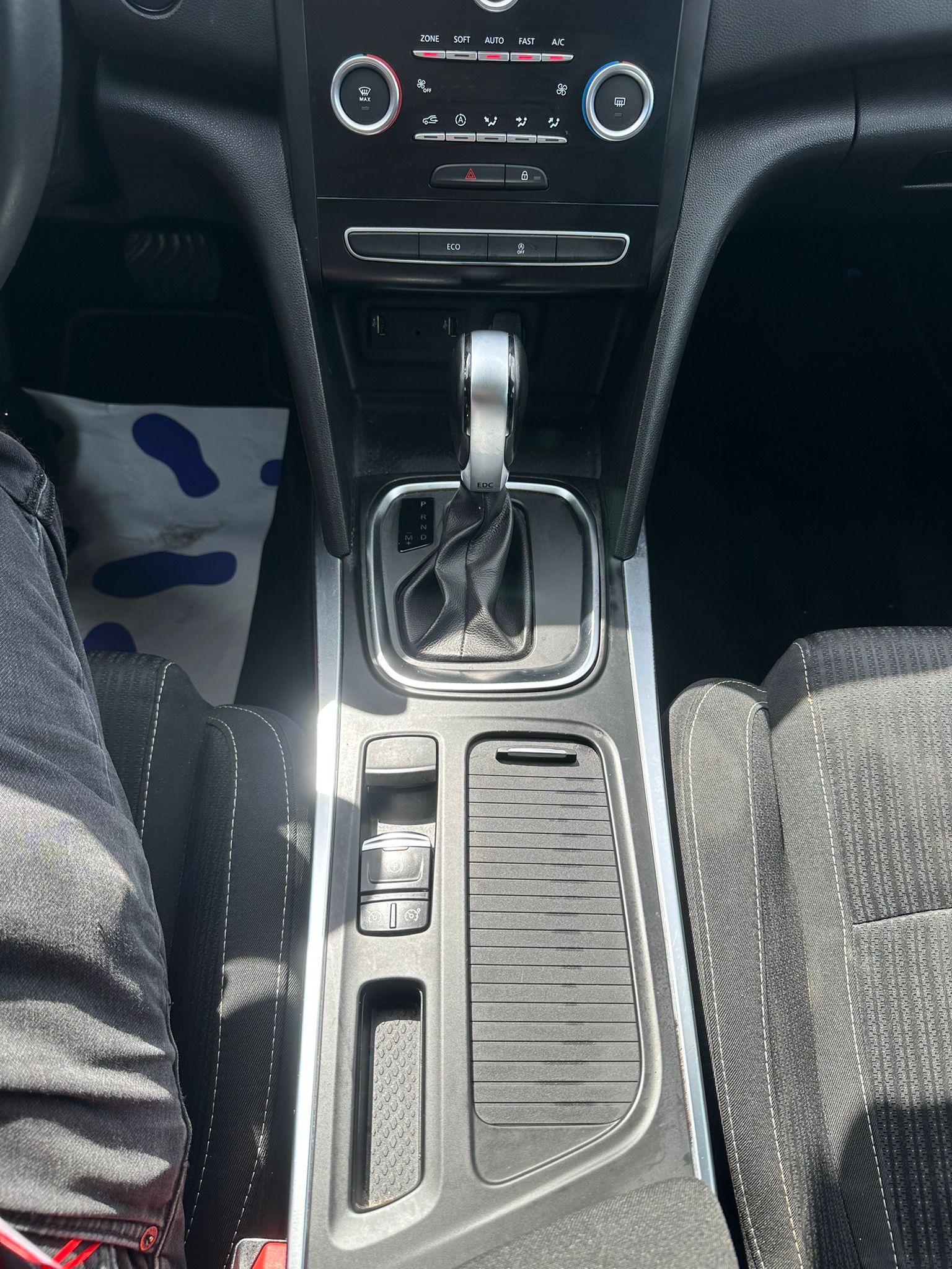 RENAULT Mégane Grandtour 1.2 16V Turbo Bose EDC-image-17