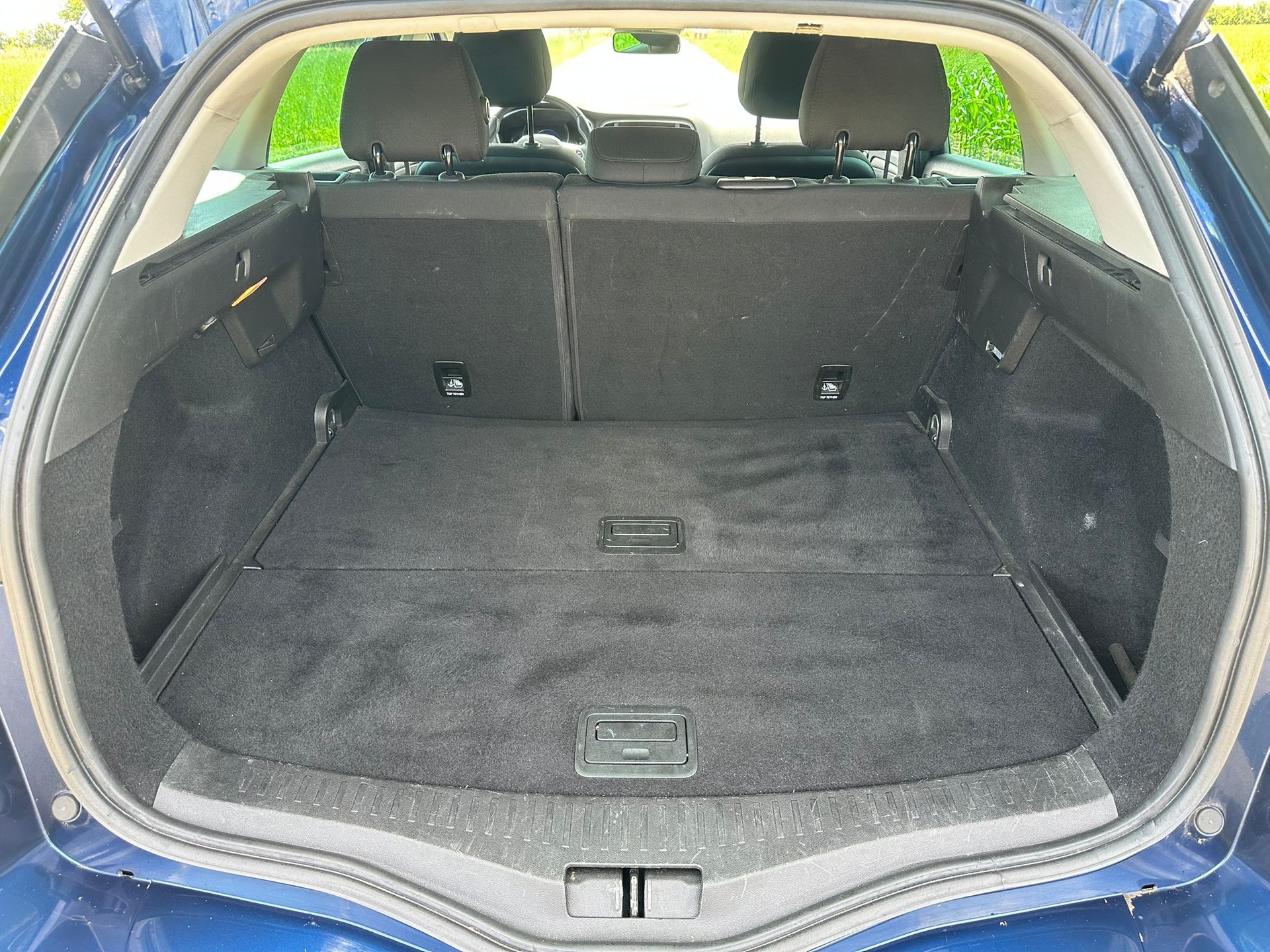 RENAULT Mégane Grandtour 1.2 16V Turbo Bose EDC-image-11