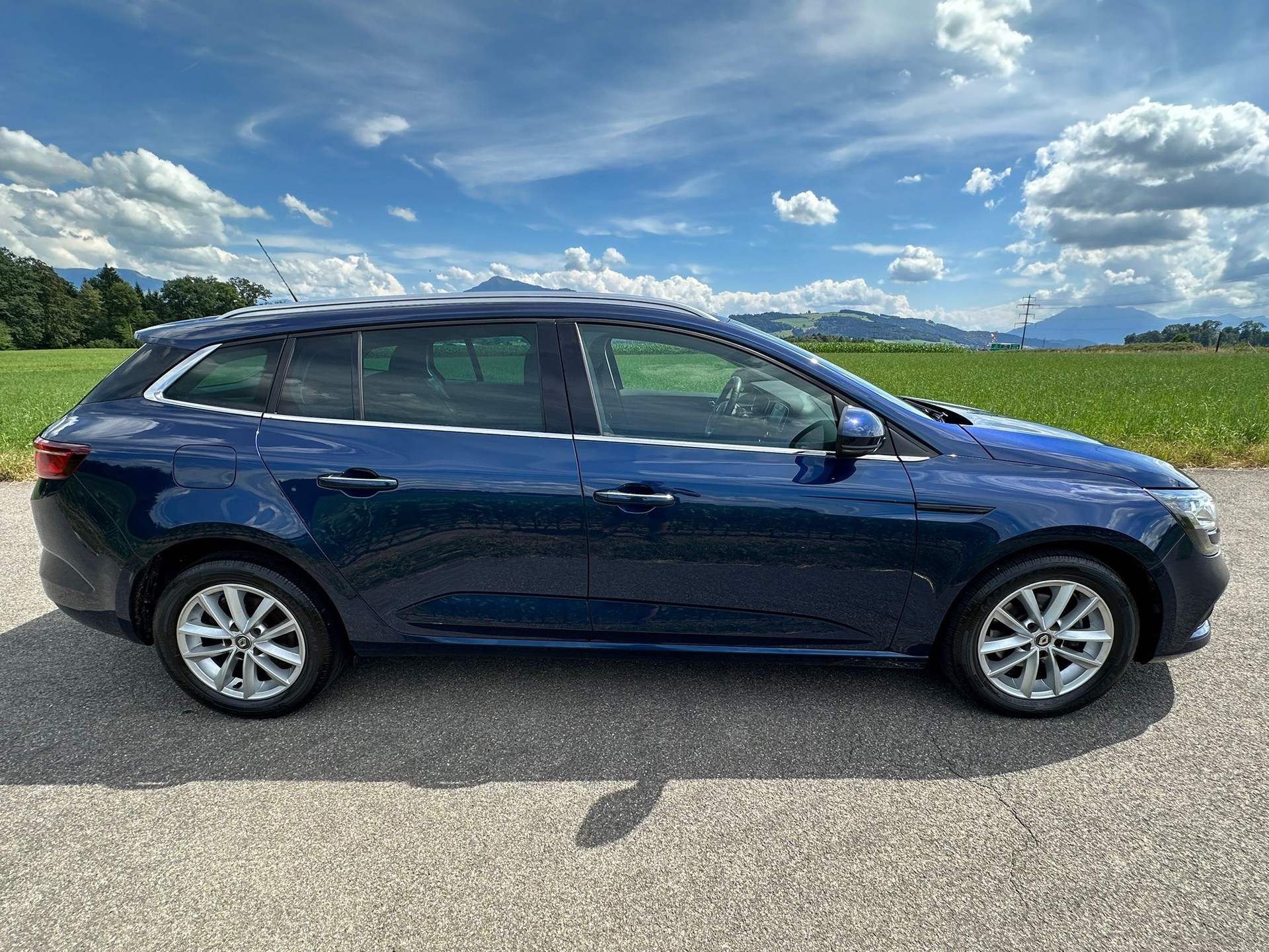 RENAULT Mégane Grandtour 1.2 16V Turbo Bose EDC-image-4