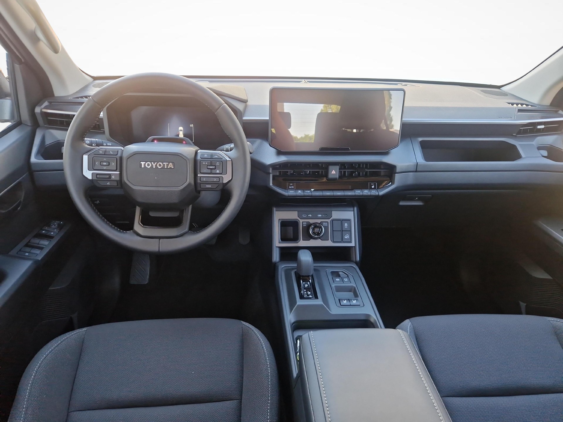 TOYOTA Hilux Double Cab.-Pick-up 59KWh Comfort-image-8