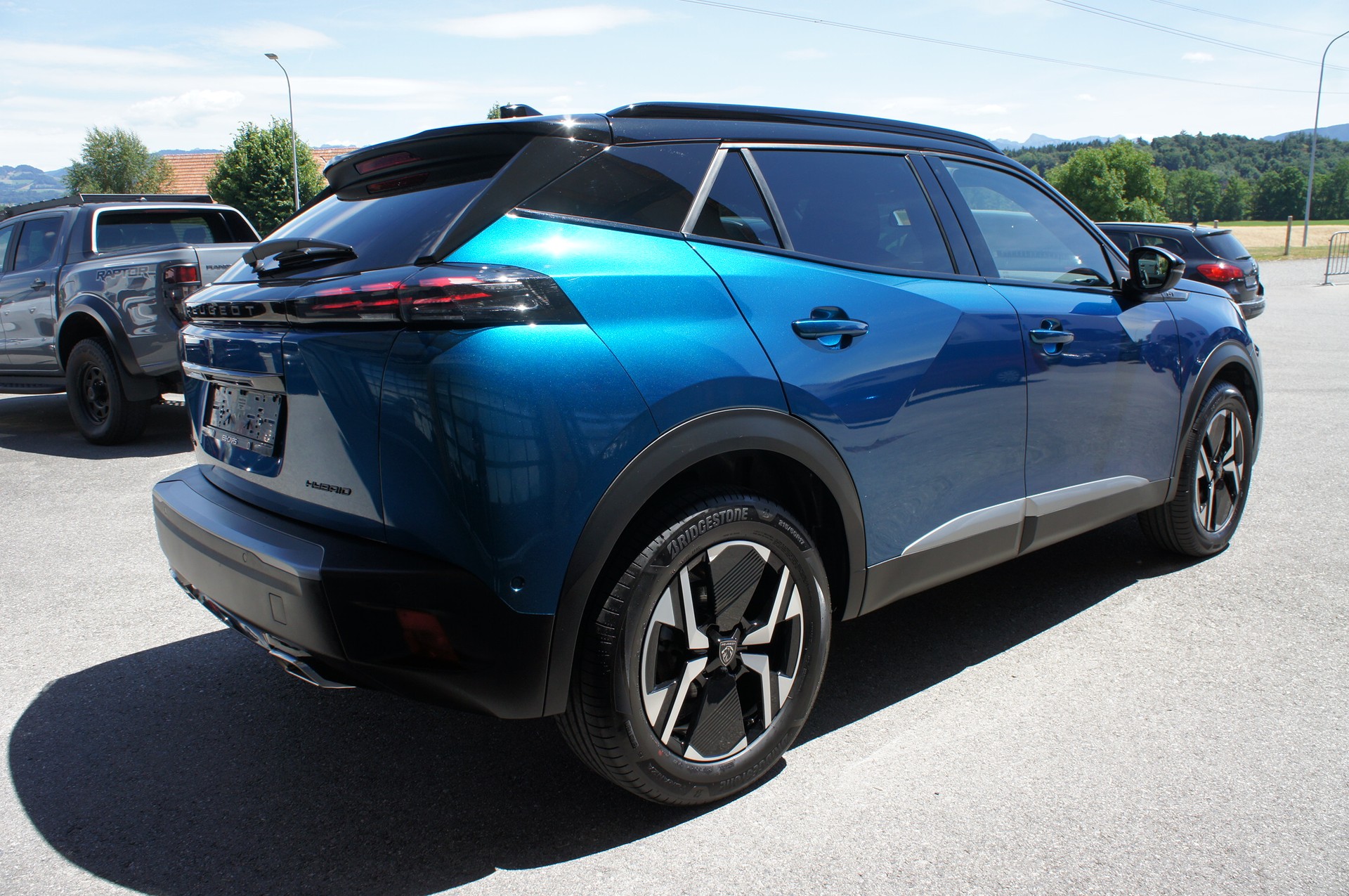PEUGEOT 2008 1.2 Hybrid 145 MHEV GT-image-4
