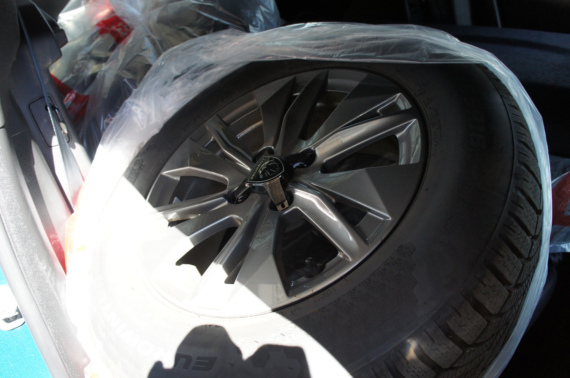 PEUGEOT 2008 1.2 Hybrid 145 MHEV GT-image-10