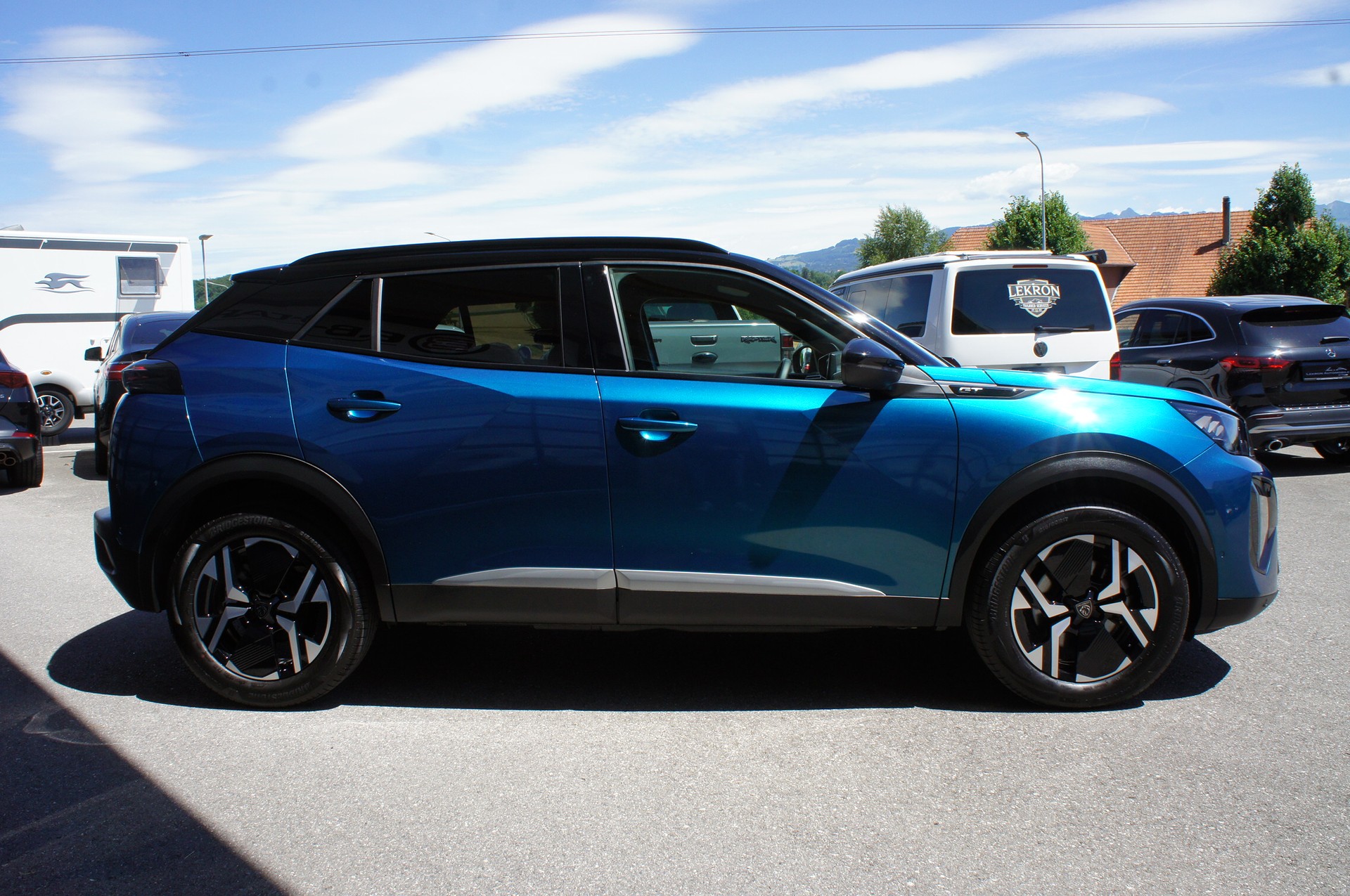 PEUGEOT 2008 1.2 Hybrid 145 MHEV GT-image-5