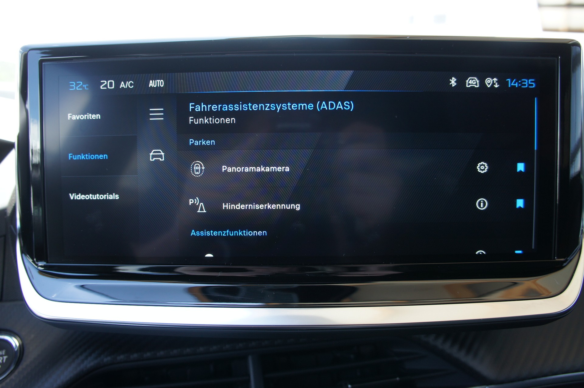 PEUGEOT 2008 1.2 Hybrid 145 MHEV GT-image-22