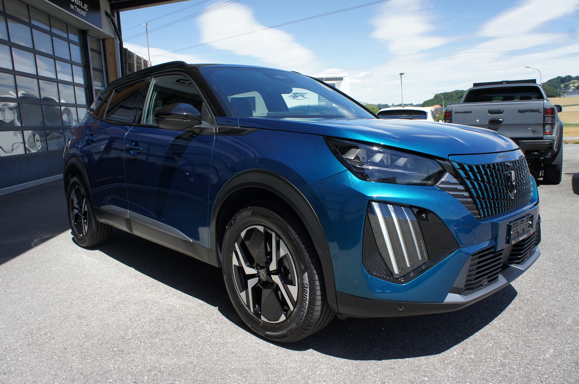 PEUGEOT 2008 1.2 Hybrid 145 MHEV GT-image-6