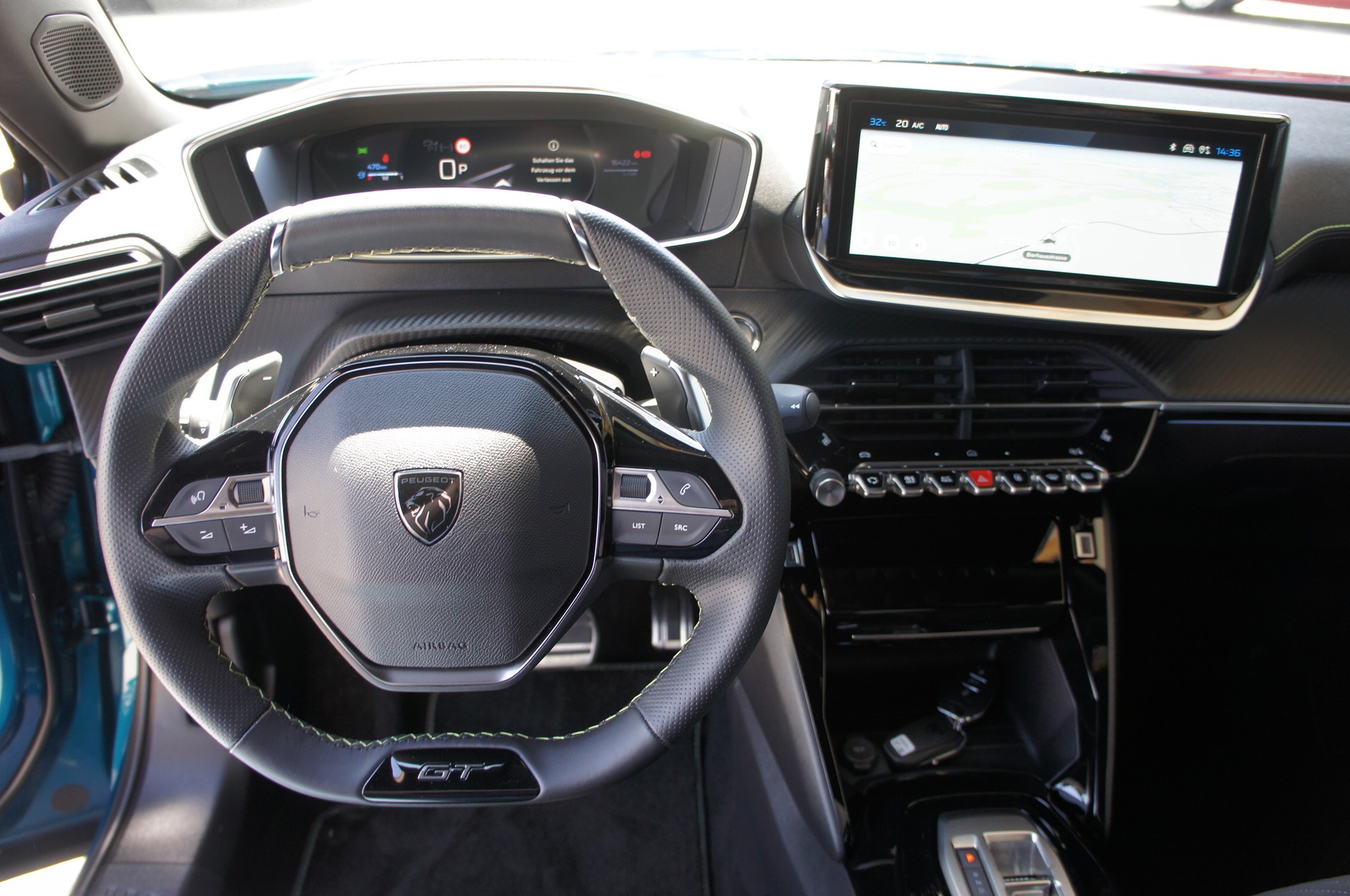 PEUGEOT 2008 1.2 Hybrid 145 MHEV GT-image-25