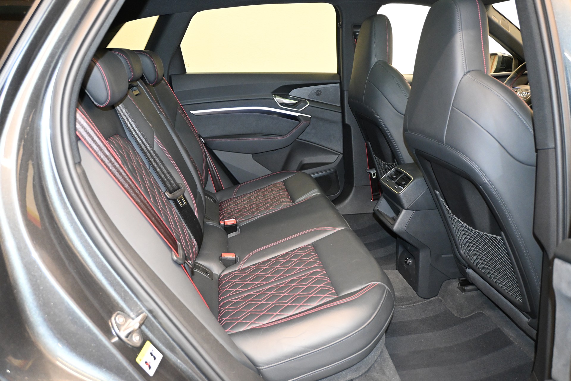 AUDI Q8 55 e-tron Black Edition quattro-image-7