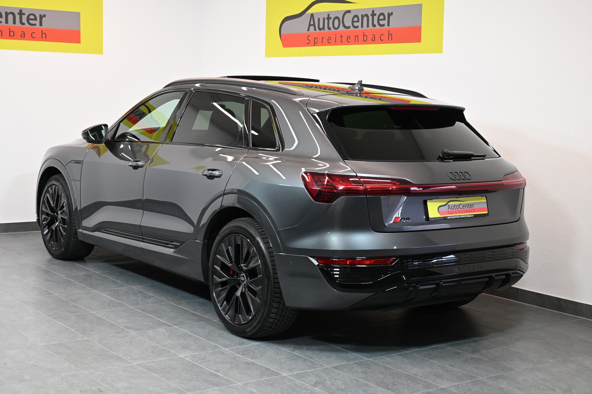 AUDI Q8 55 e-tron Black Edition quattro-image-9