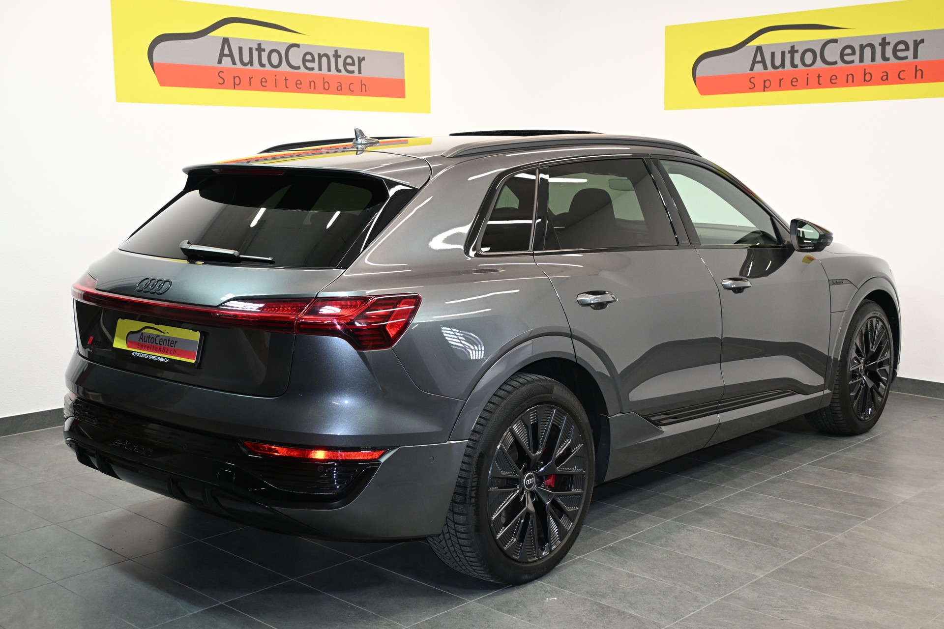 AUDI Q8 55 e-tron Black Edition quattro-image-12