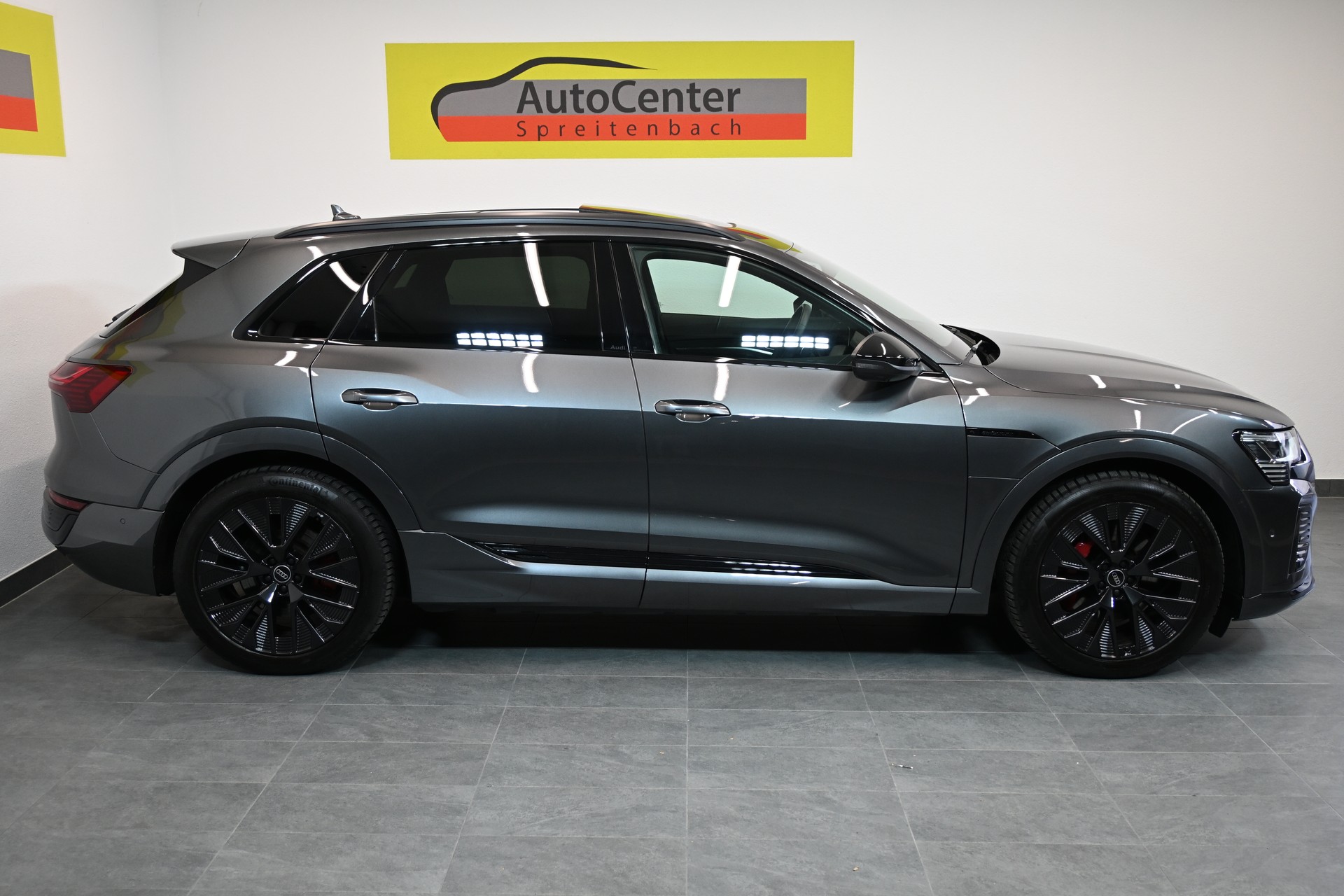 AUDI Q8 55 e-tron Black Edition quattro-image-11