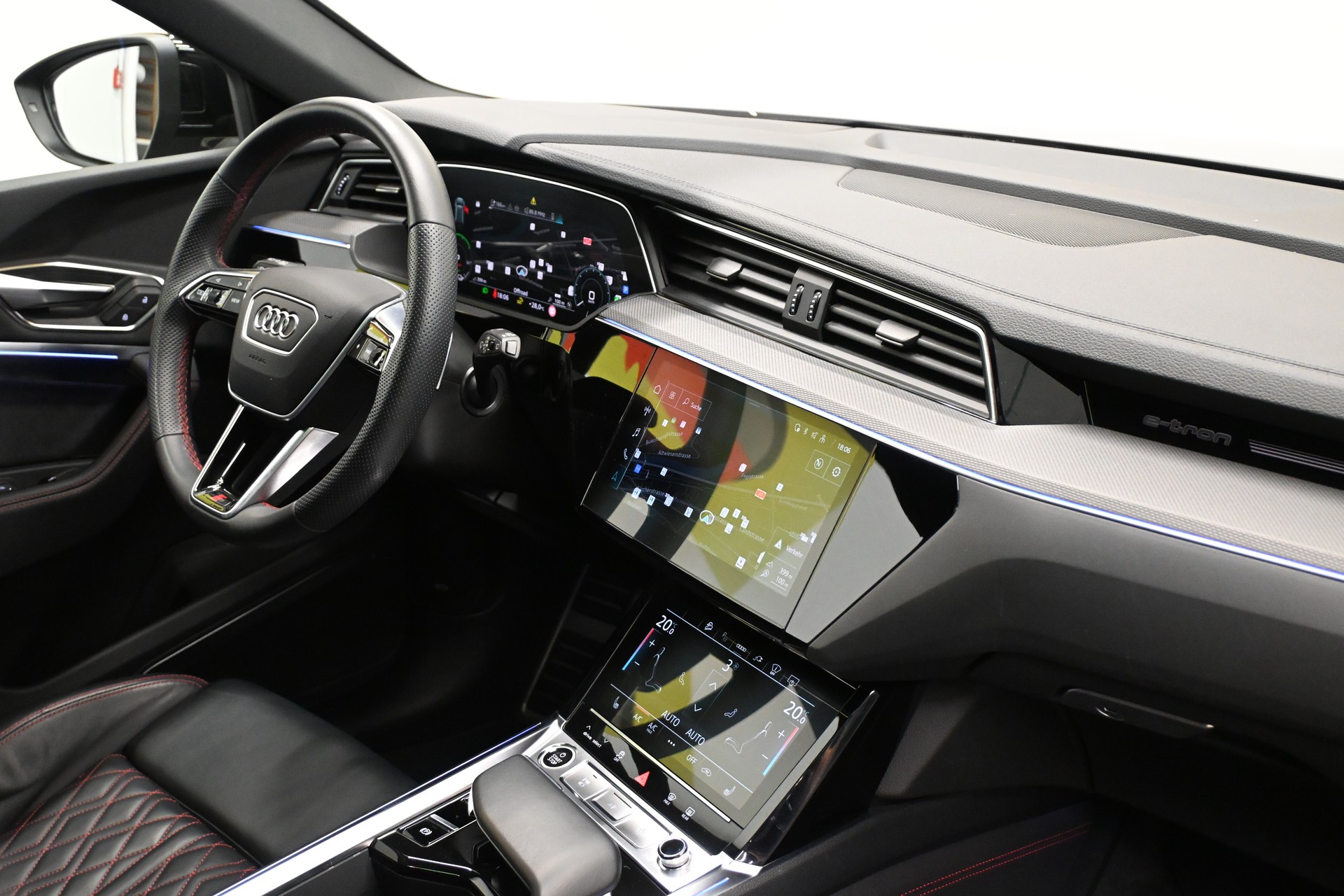 AUDI Q8 55 e-tron Black Edition quattro-image-3
