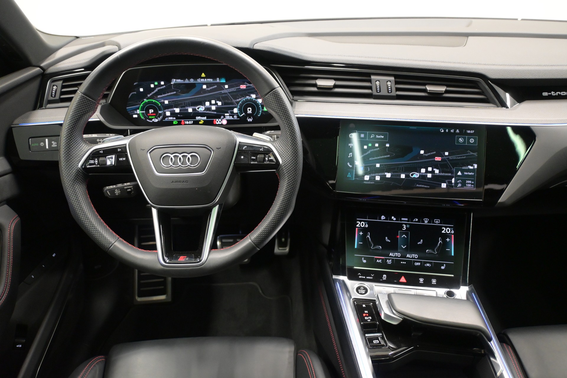 AUDI Q8 55 e-tron Black Edition quattro-image-4