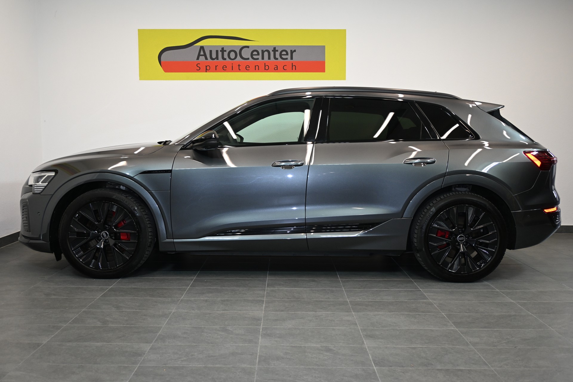 AUDI Q8 55 e-tron Black Edition quattro-image-10