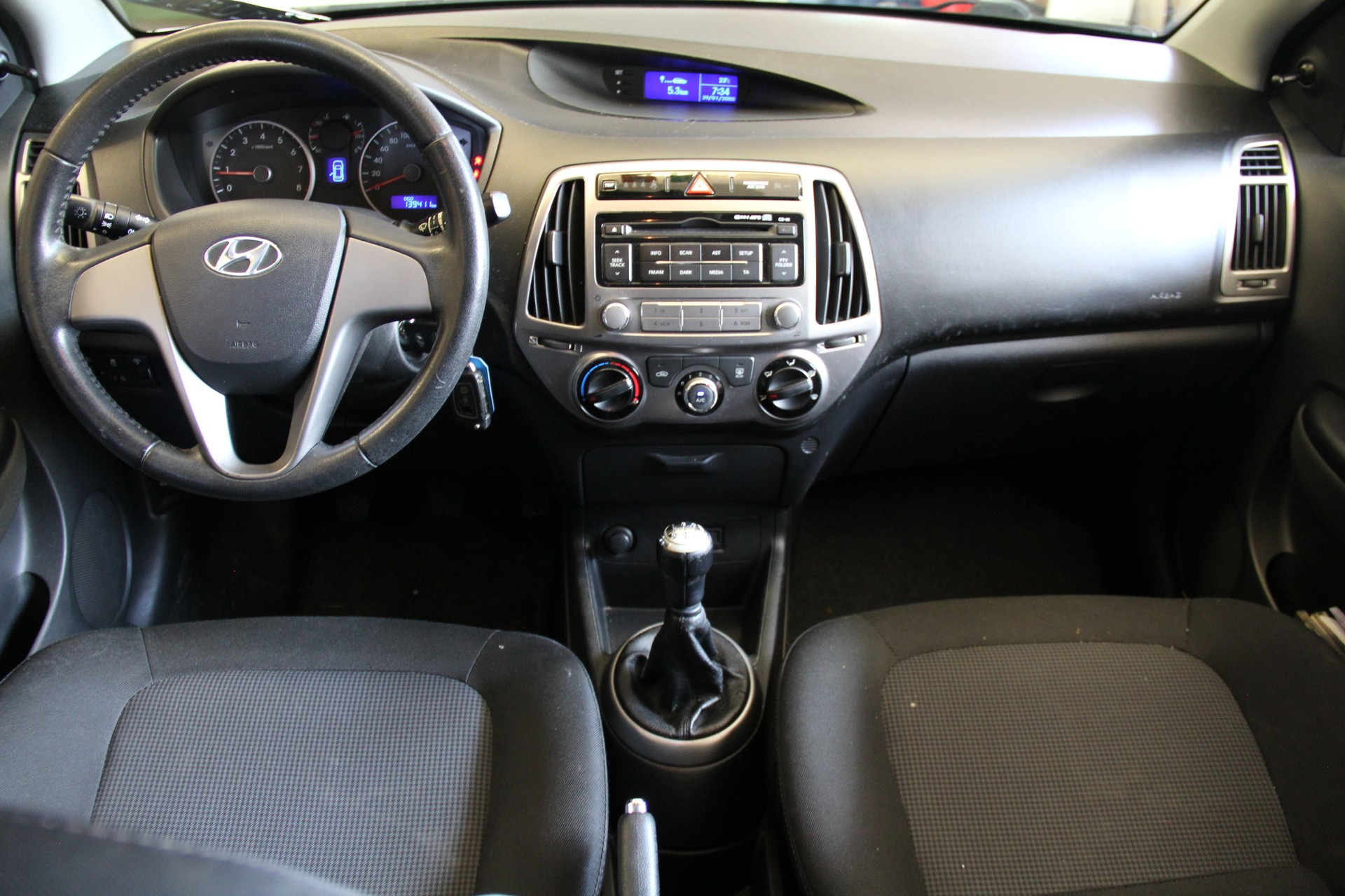 HYUNDAI i20 1.2 Comfort-image-6