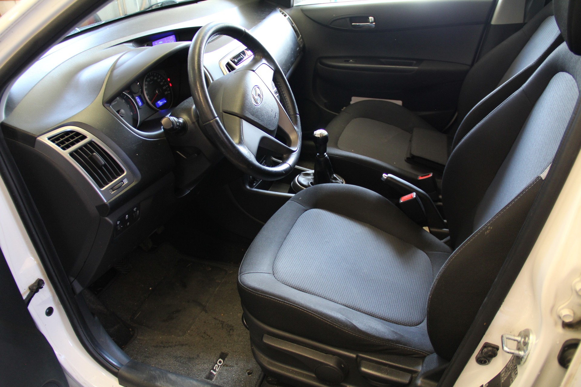 HYUNDAI i20 1.2 Comfort-image-7