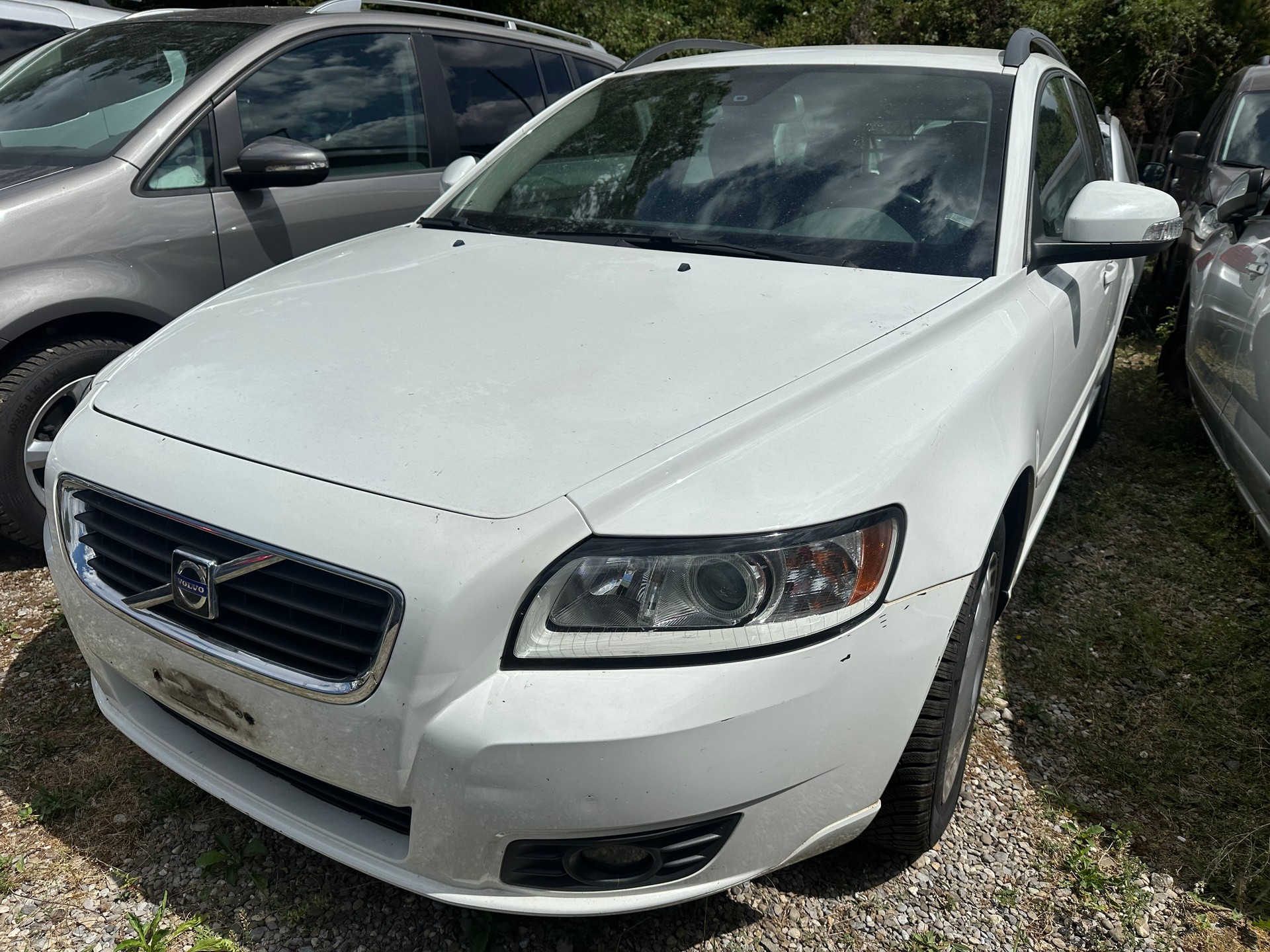 VOLVO V50 2.0D Momentum-image-2