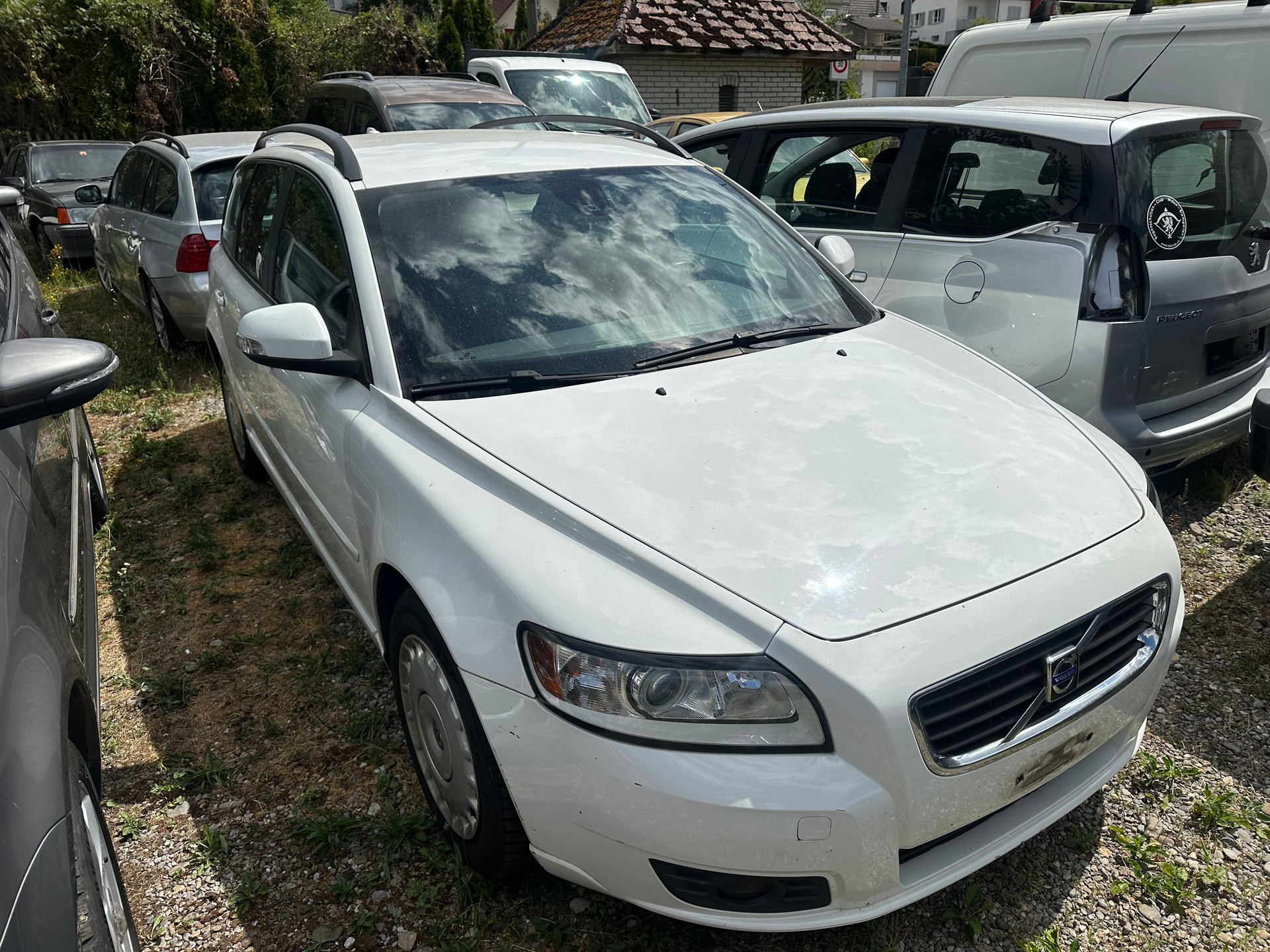VOLVO V50 2.0D Momentum-image-0