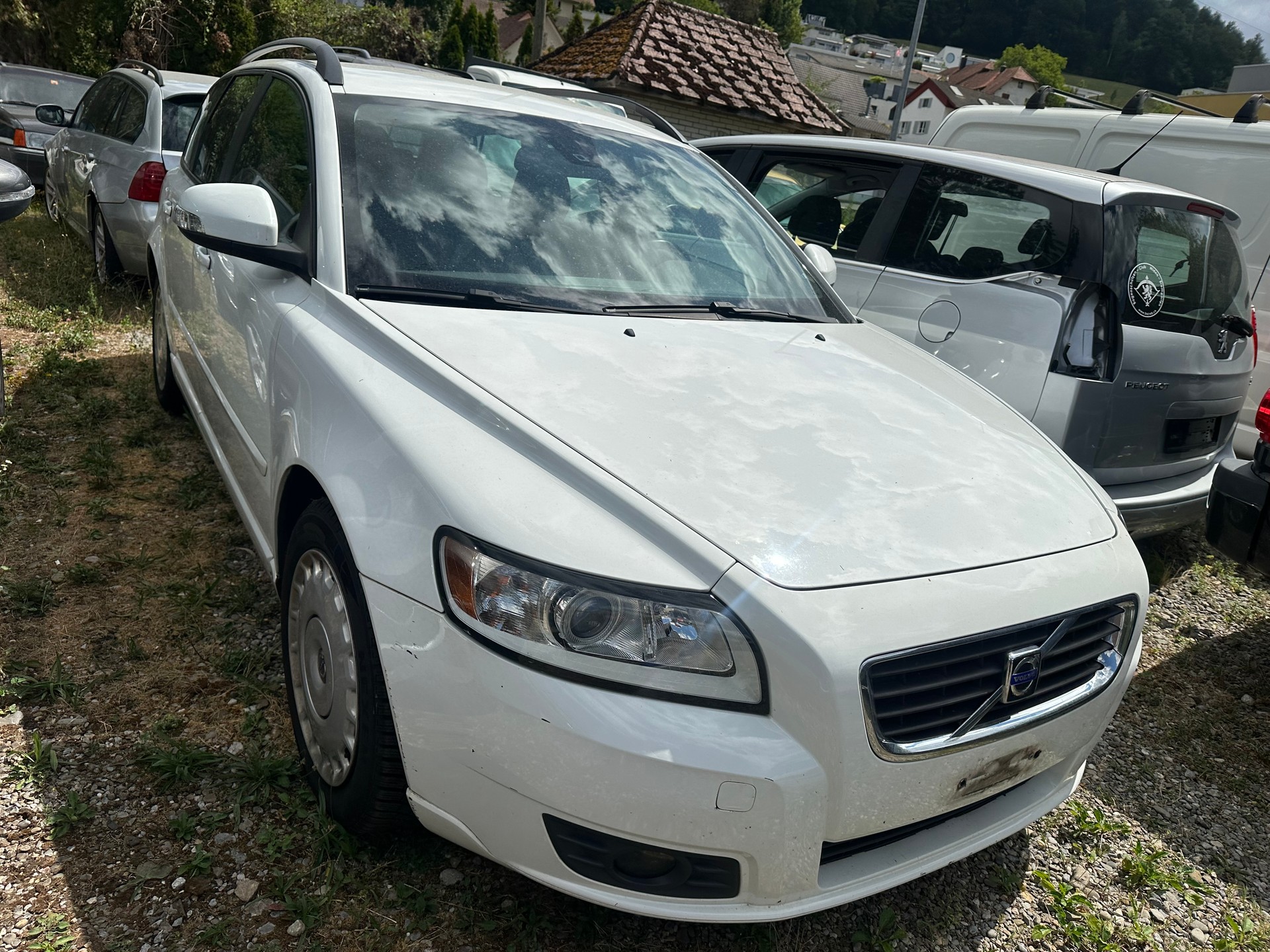 VOLVO V50 2.0D Momentum-image-1