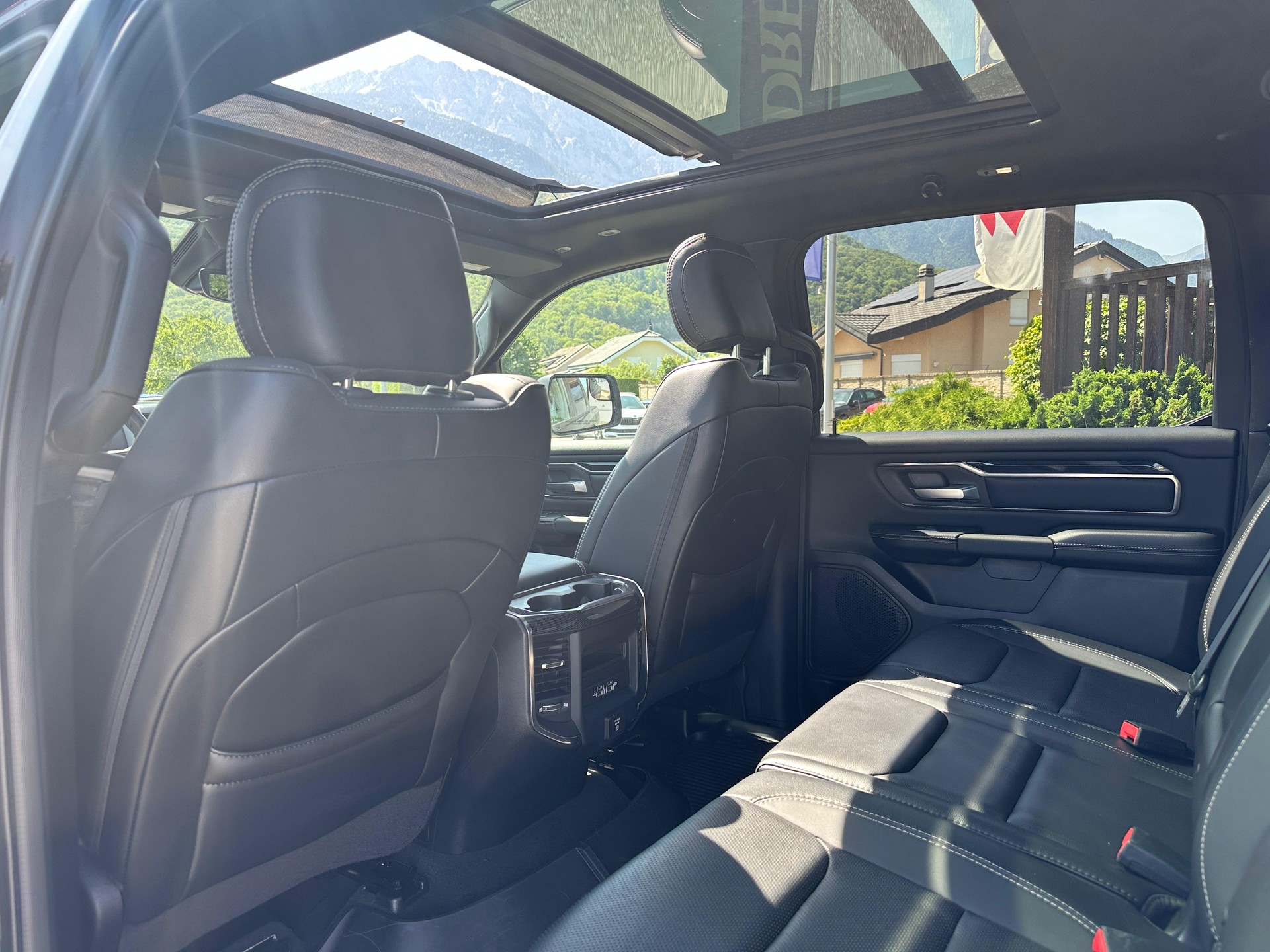 DODGE Ram 1500 Crew Cab. 5.7 Hemi V8 Sport Black-image-12