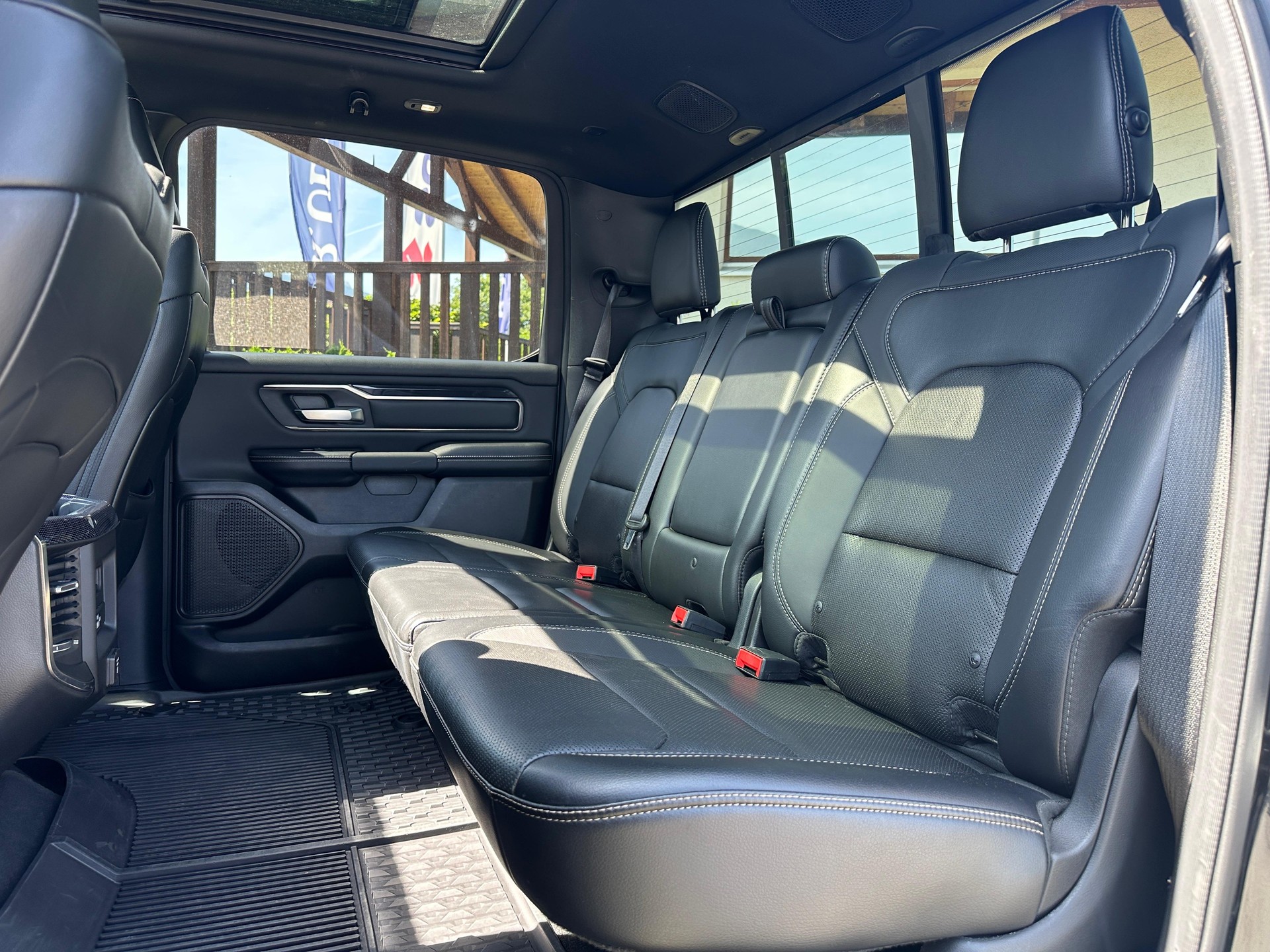 DODGE Ram 1500 Crew Cab. 5.7 Hemi V8 Sport Black-image-13
