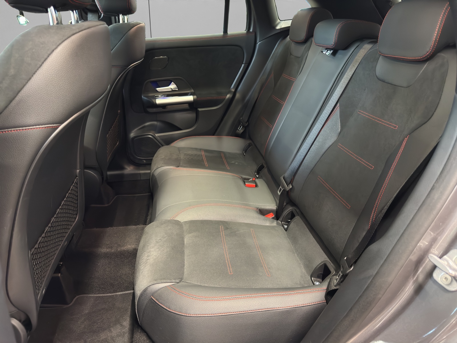 MERCEDES-BENZ GLA-Klasse H247 GLA 250 AMG Line 4matic-image-12