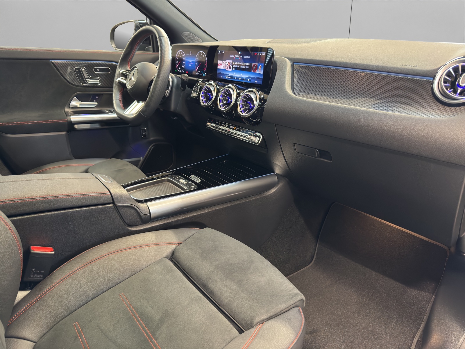 MERCEDES-BENZ GLA-Klasse H247 GLA 250 AMG Line 4matic-image-11