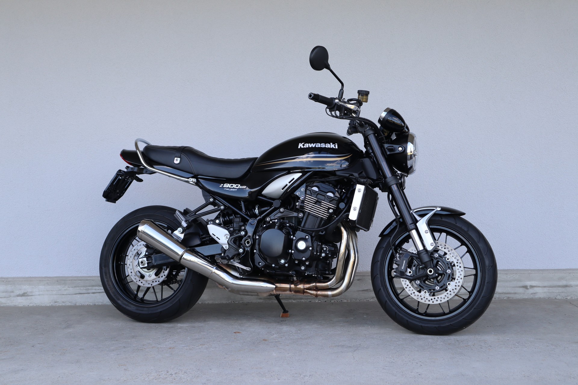 KAWASAKI Z 900 RS-showroom-element-1