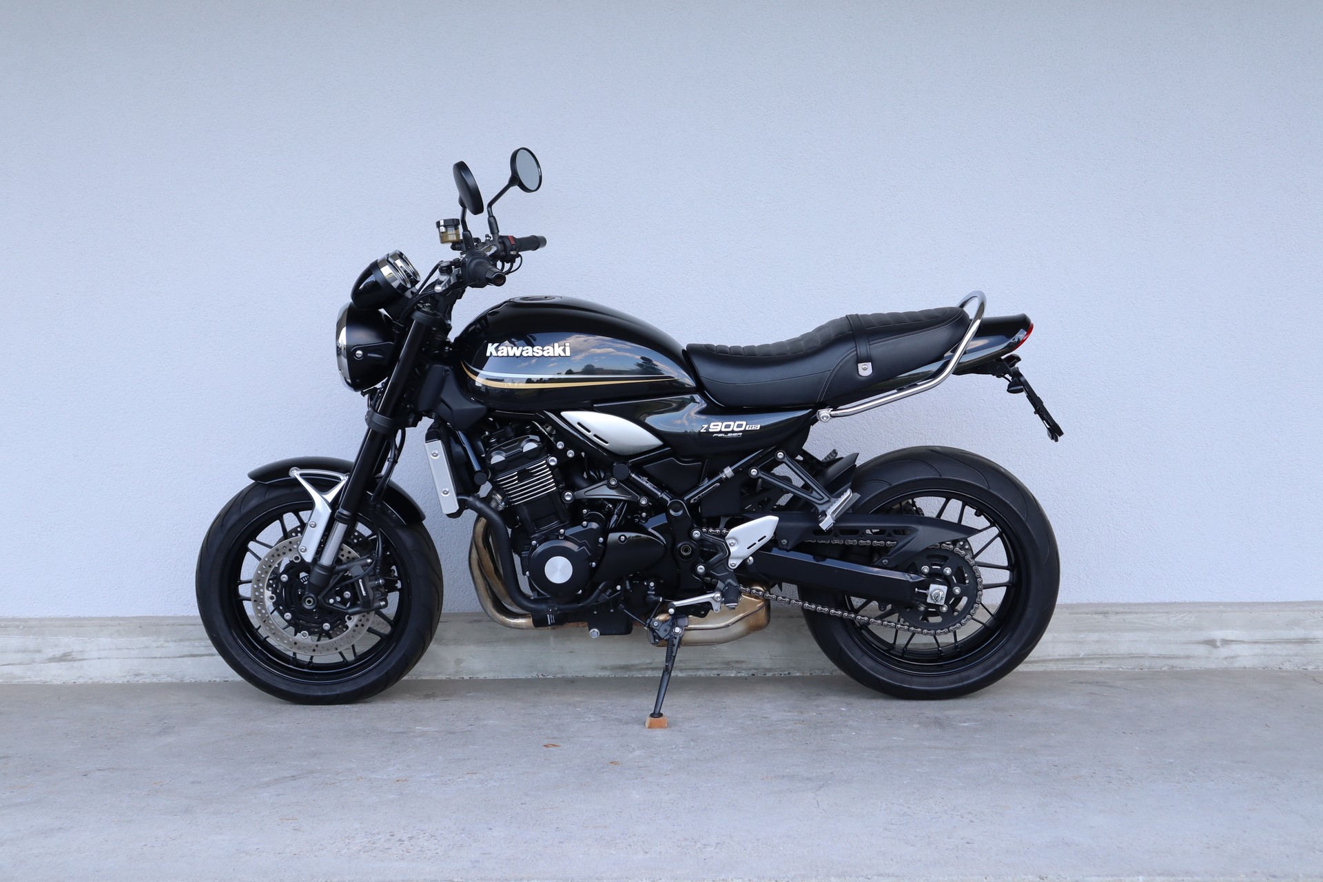 KAWASAKI Z 900 RS-showroom-element-3