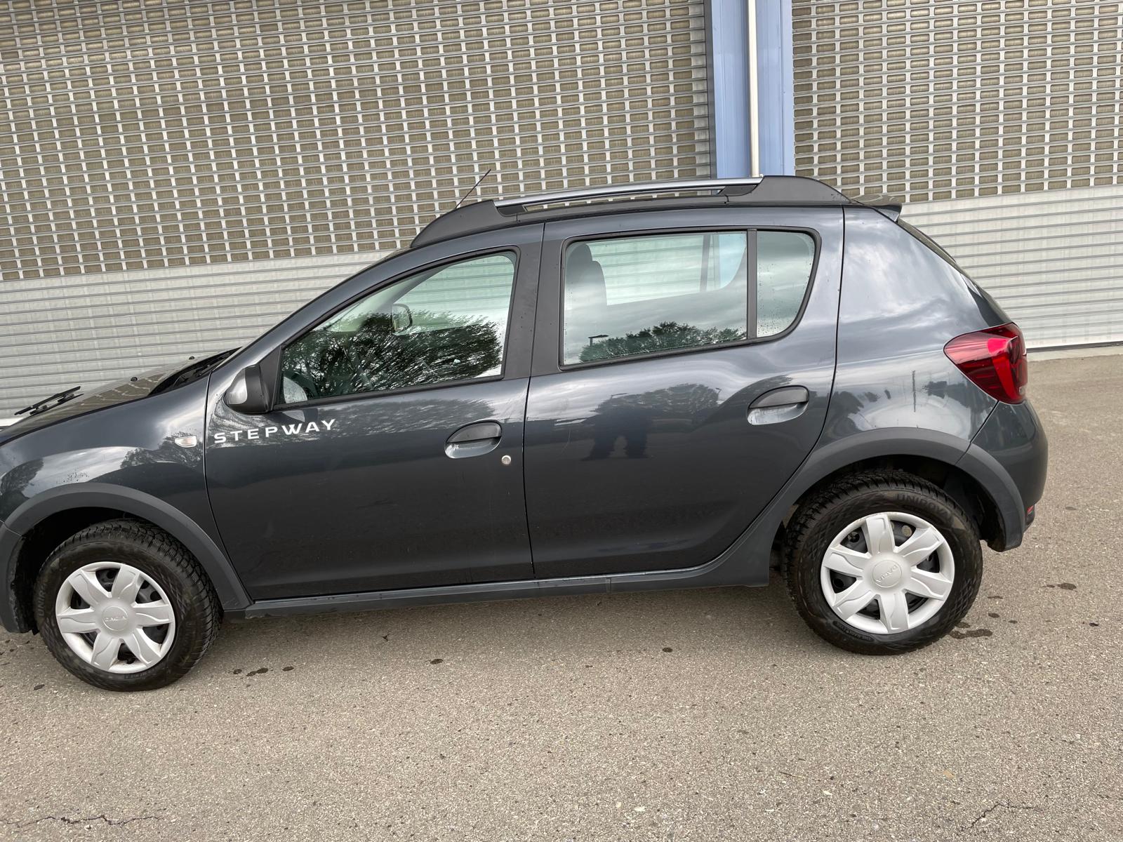 DACIA Sandero 1.5 dCi Stepway Automatic-image-1